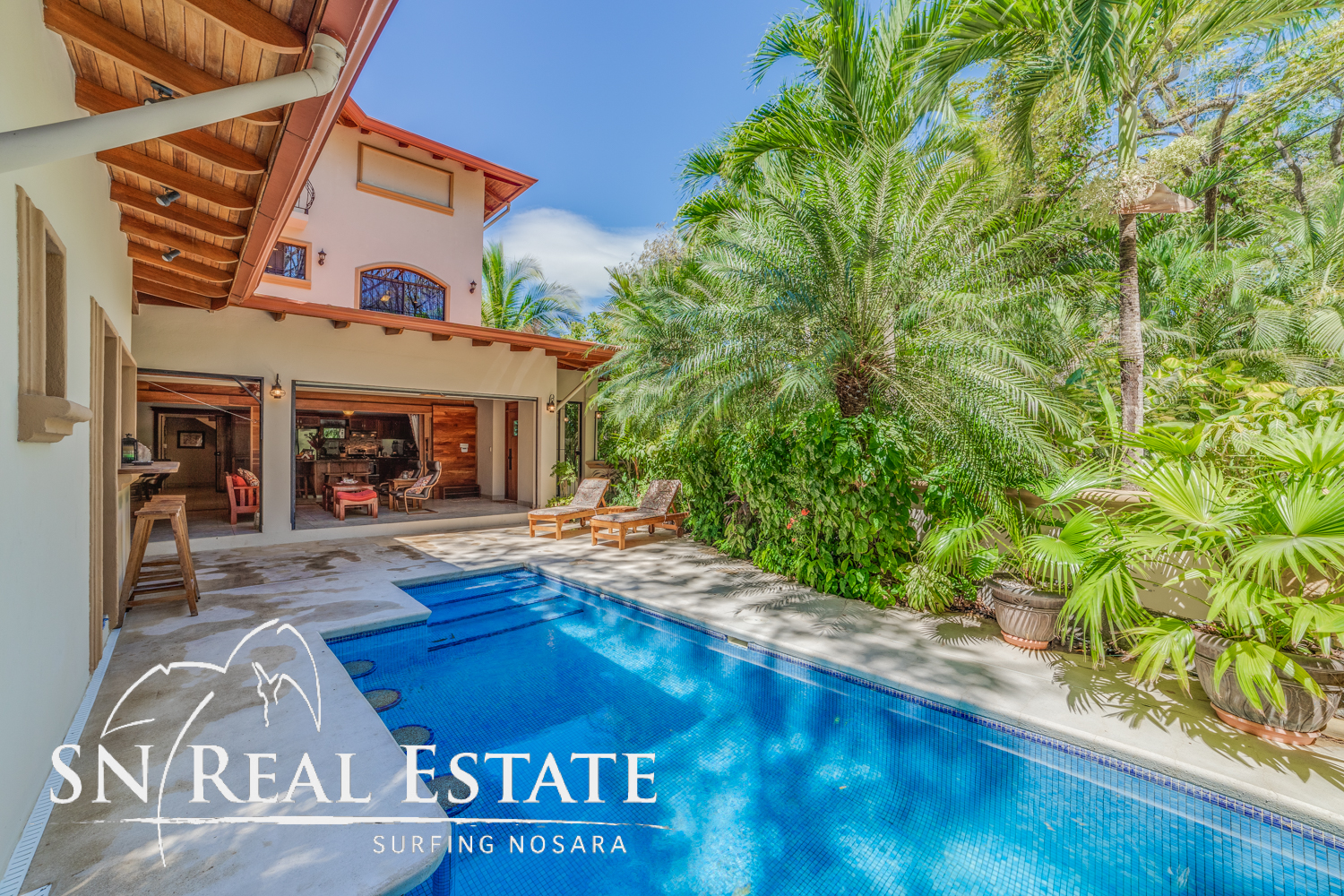 50 metros oeste de cafe de paris