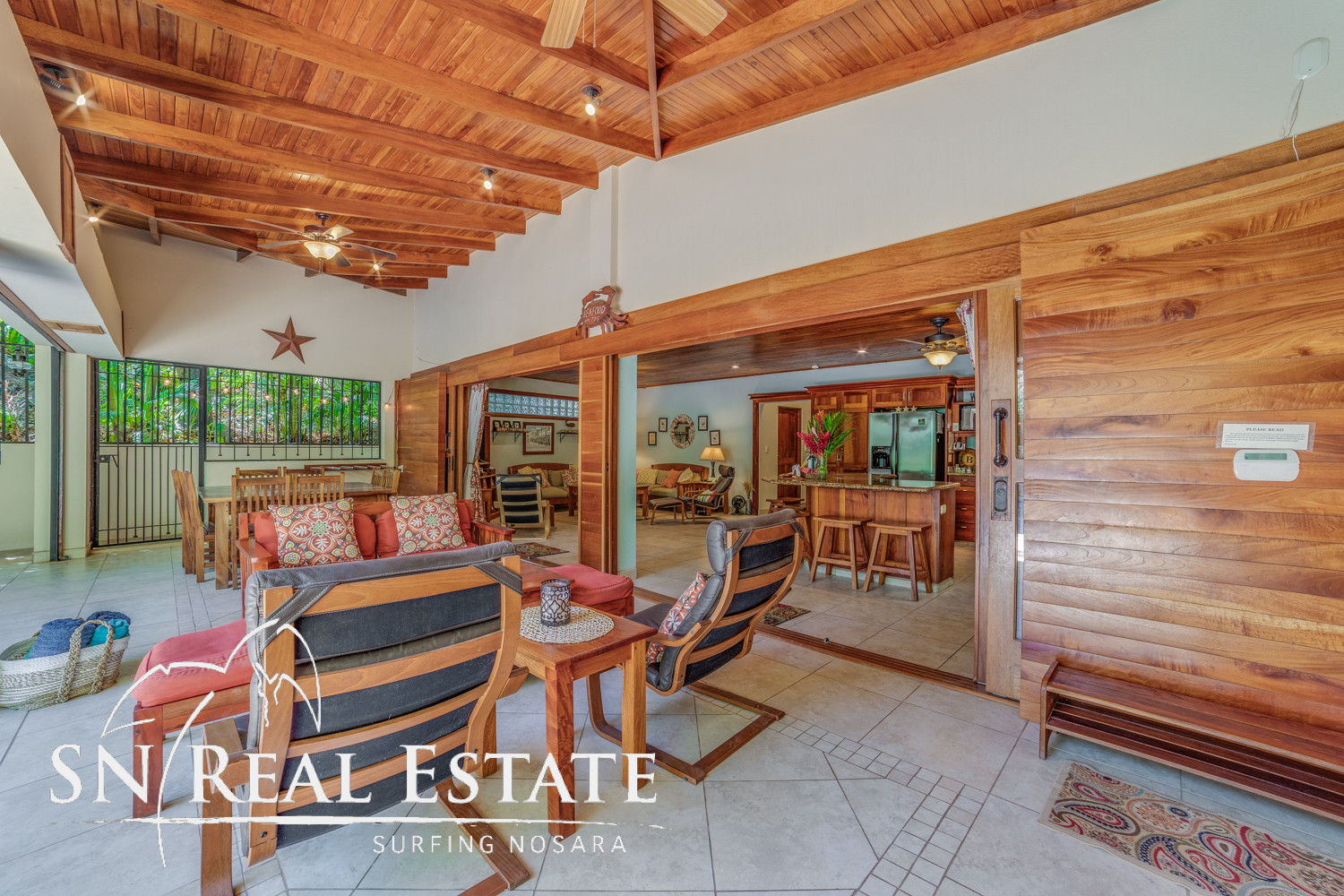 50 metros oeste de cafe de paris