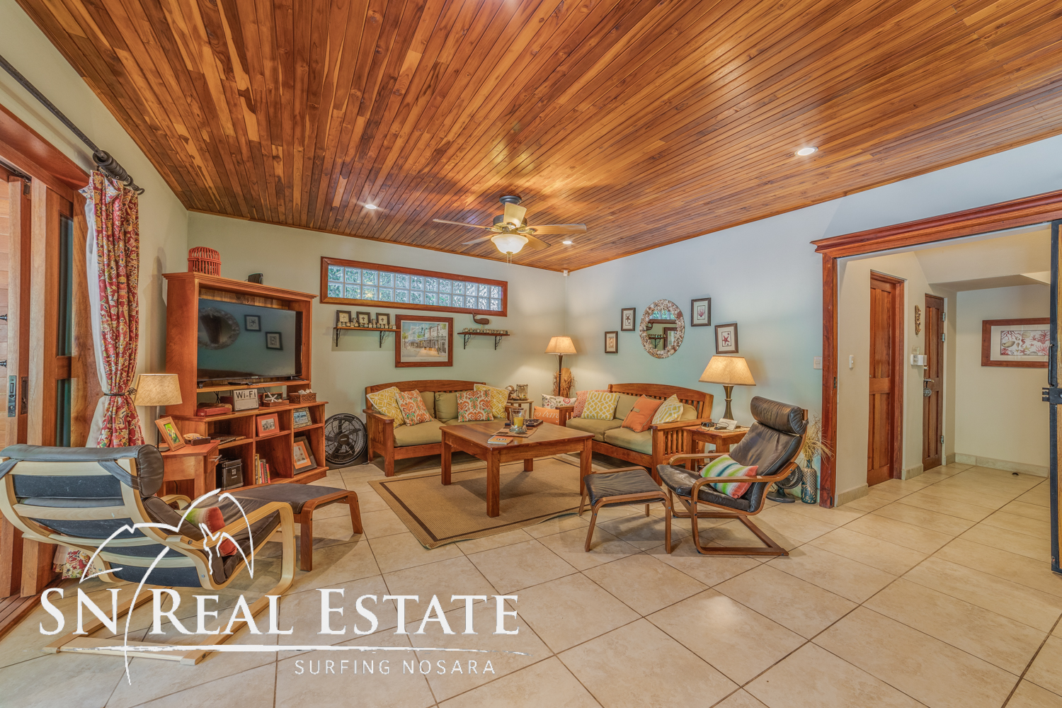 50 metros oeste de cafe de paris