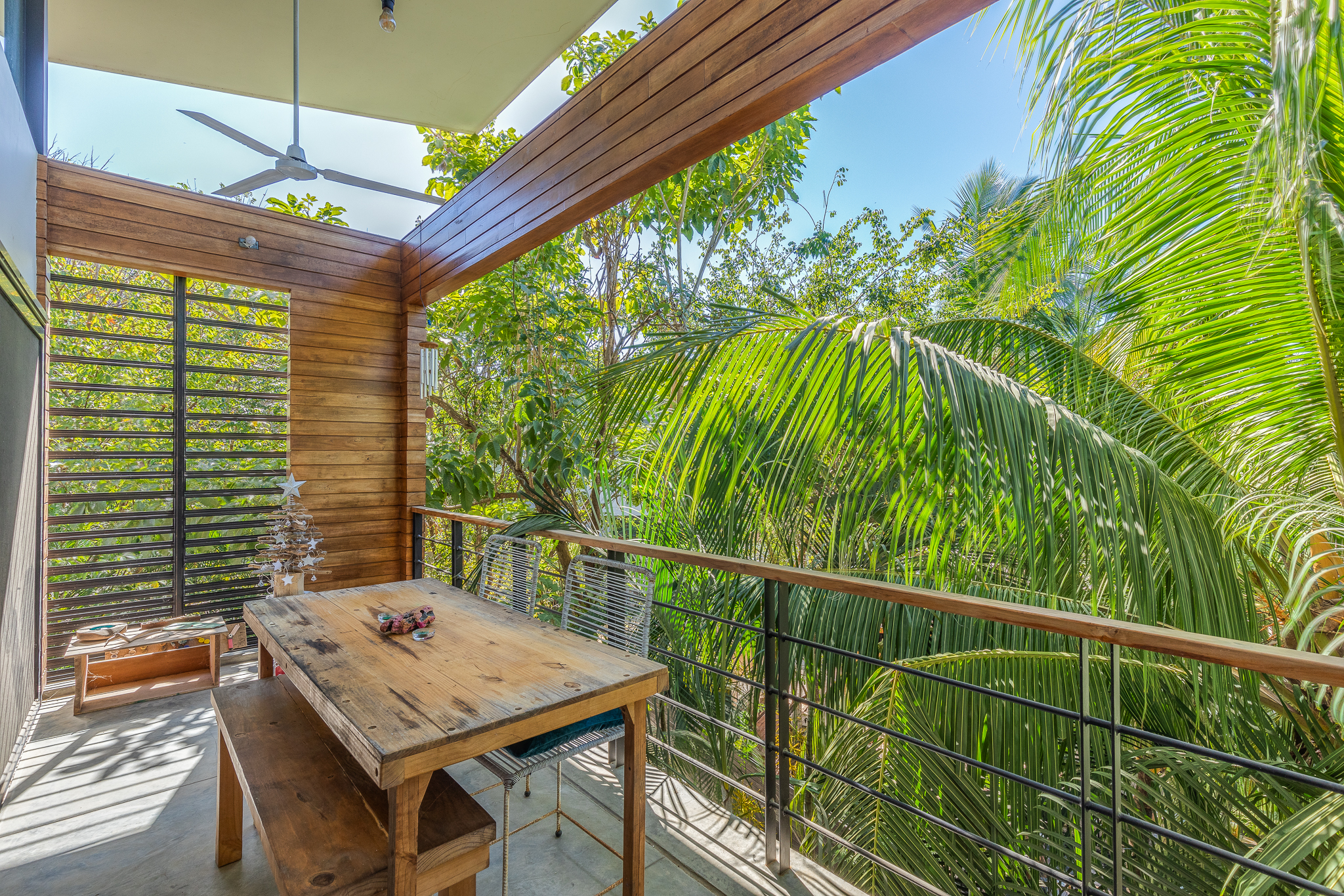 Above Rent - Top floor back unit.