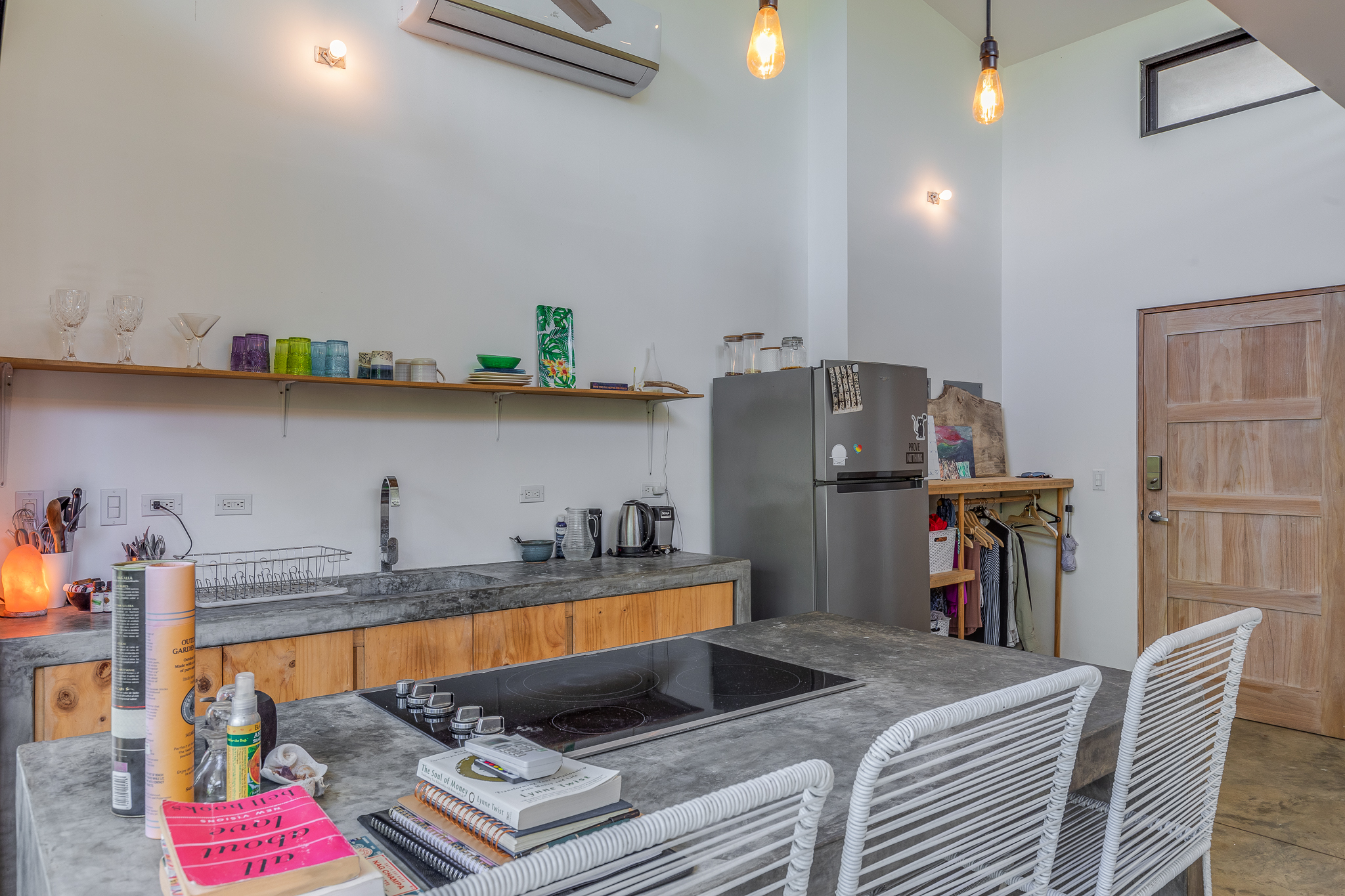 Above Rent - Top floor back unit.