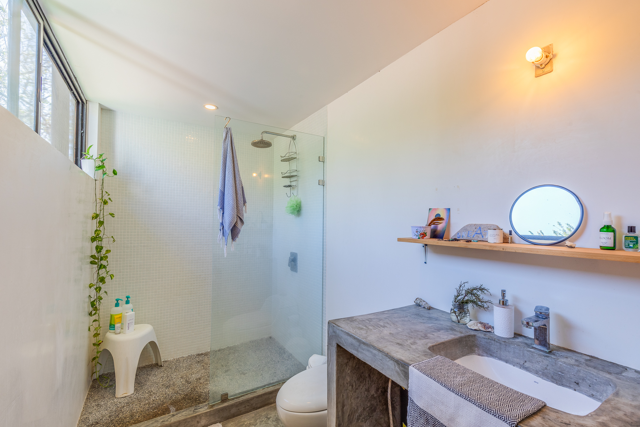 Above Rent - Top floor back unit.