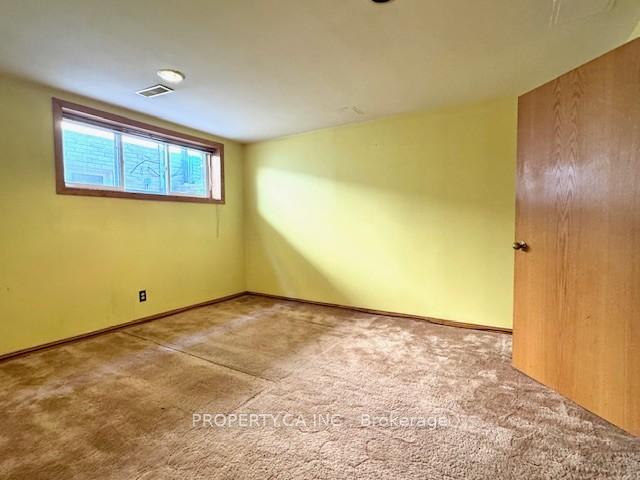 33 Pitcairn Crescent