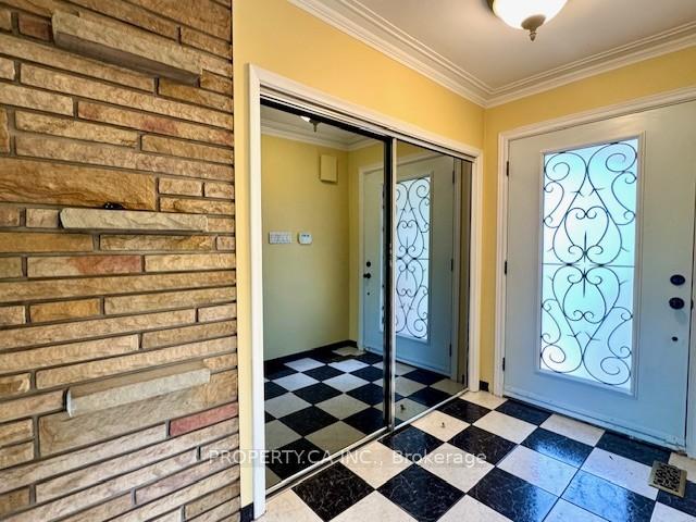 33 Pitcairn Crescent