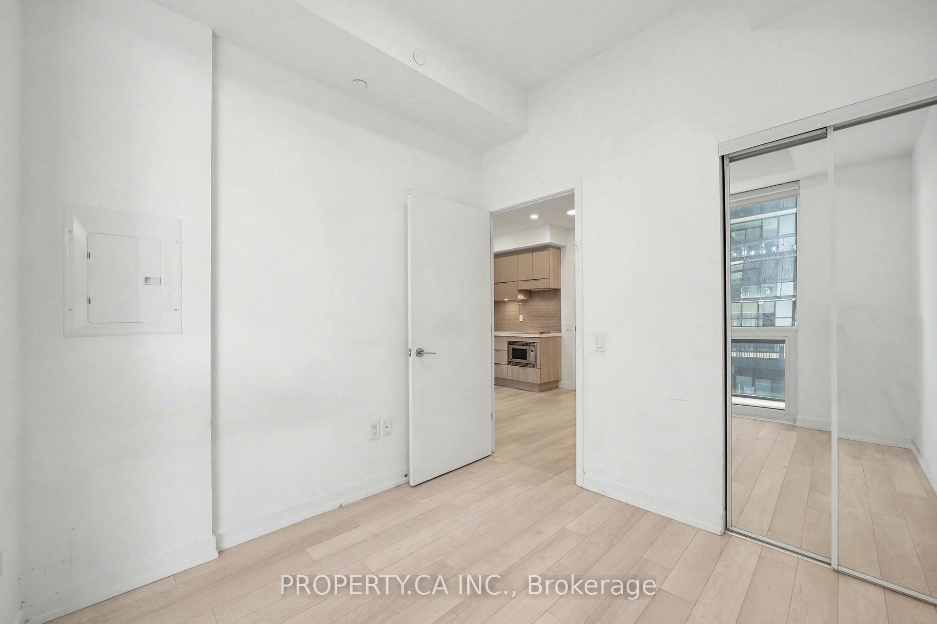 39 Roehampton Avenue 1206