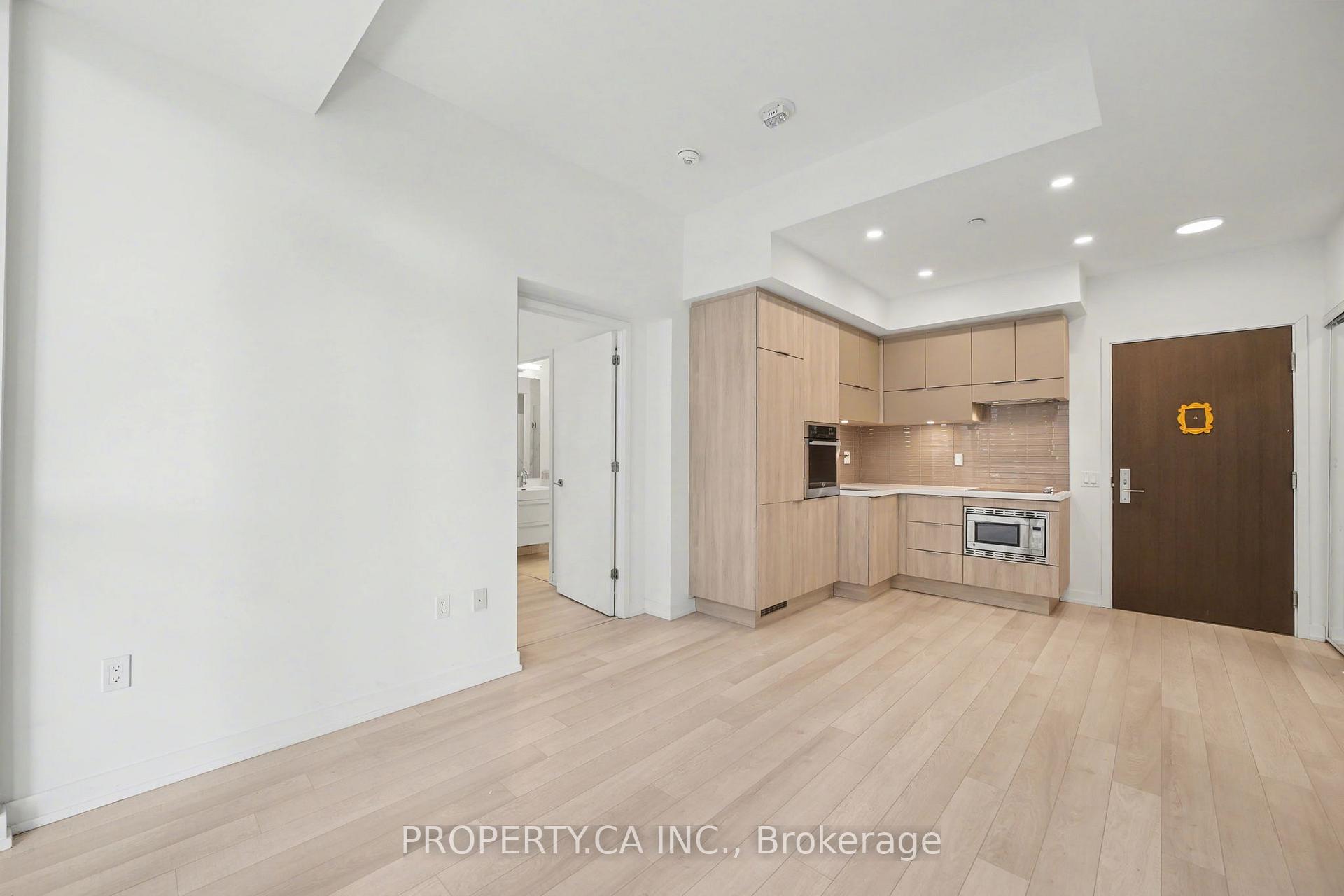 39 Roehampton Avenue 1206