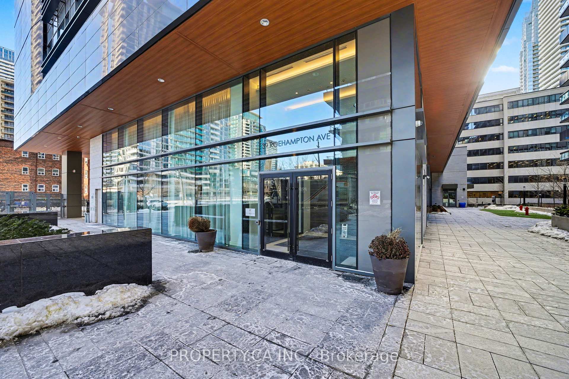 39 Roehampton Avenue 1206