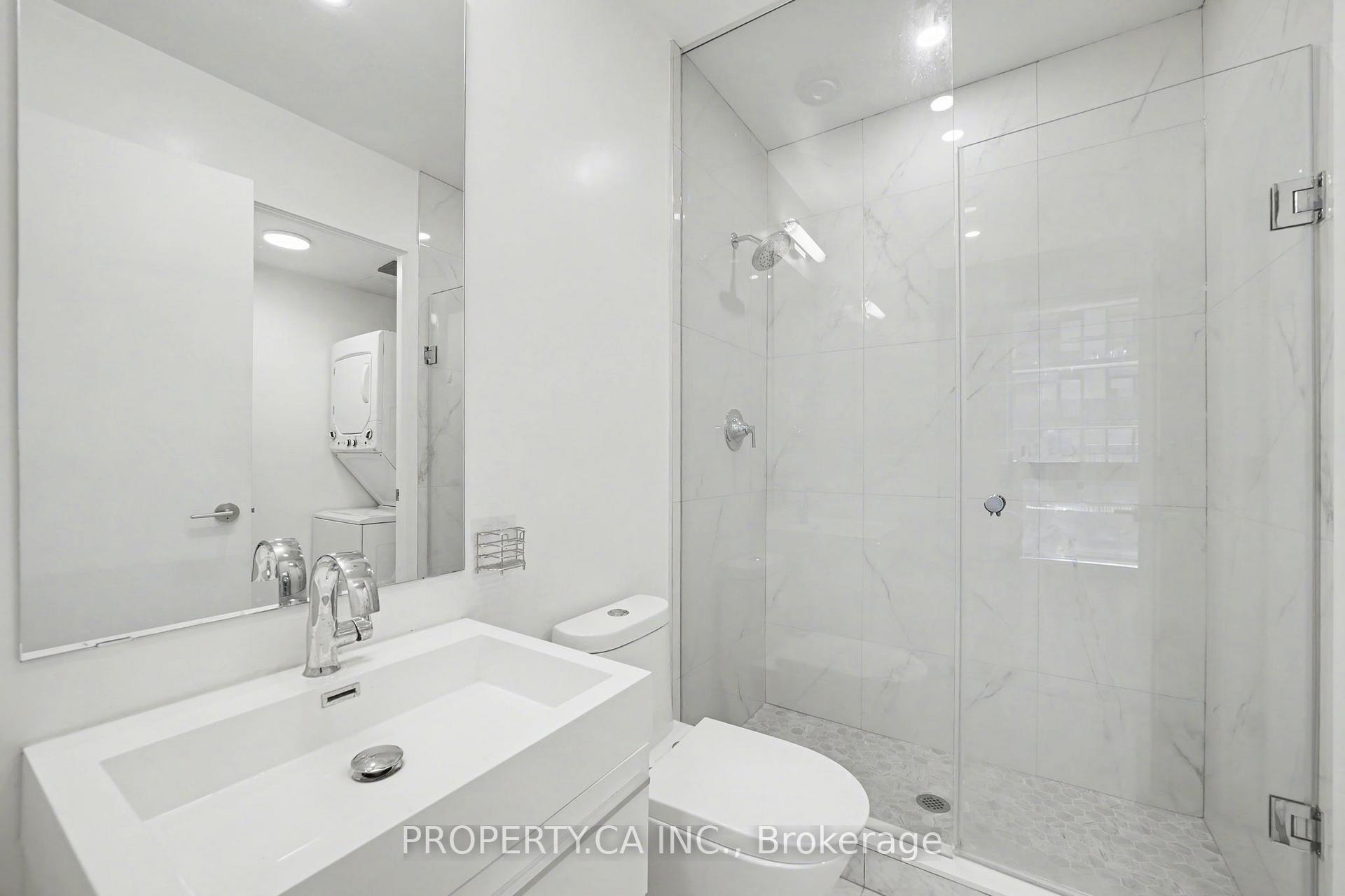 39 Roehampton Avenue 1206