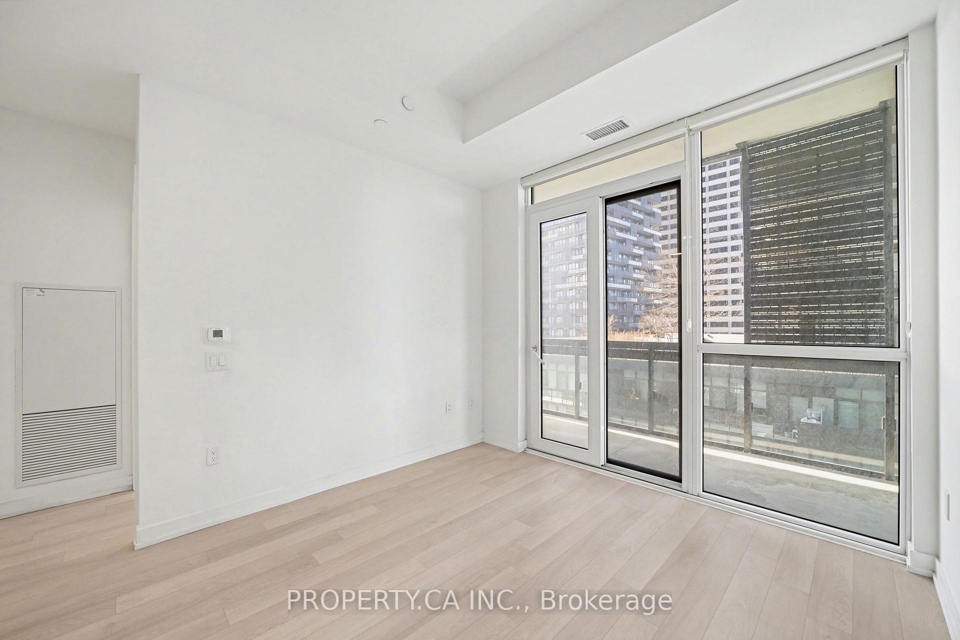 39 Roehampton Avenue 1206