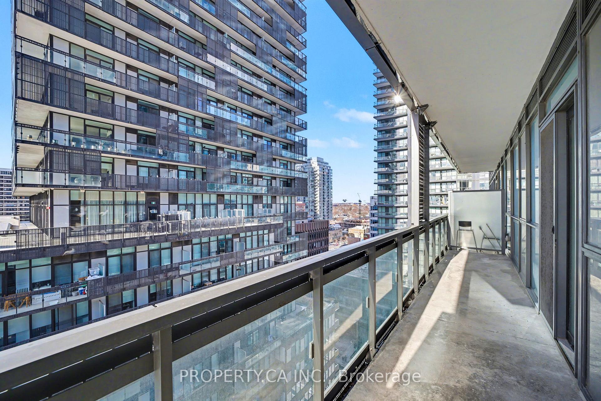 39 Roehampton Avenue 1206