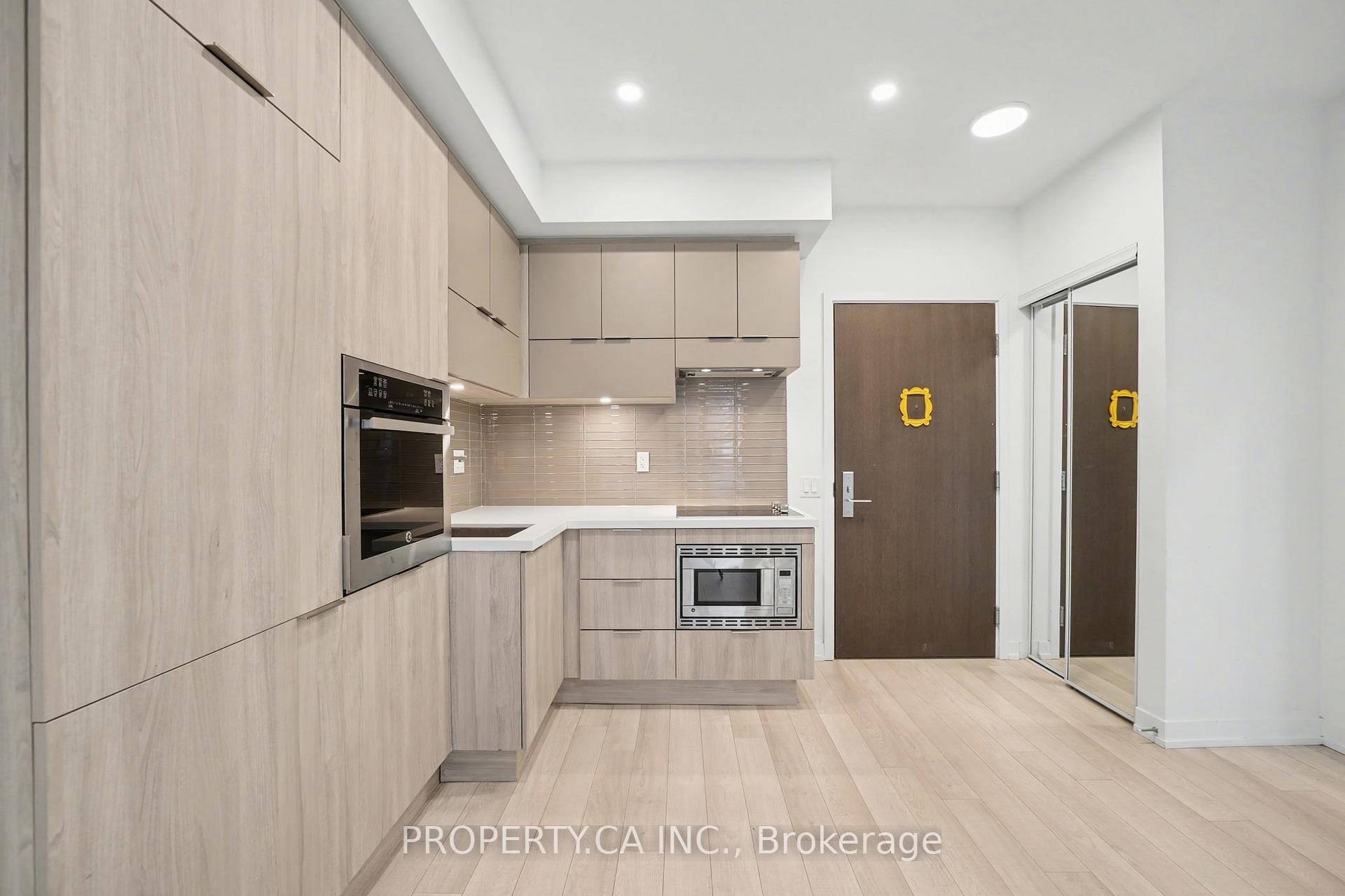 39 Roehampton Avenue 1206