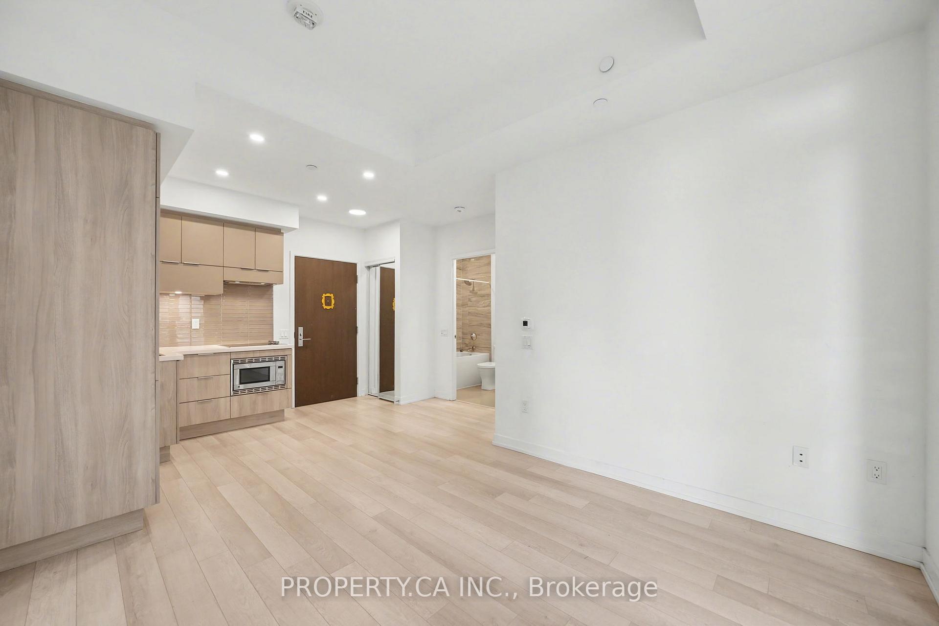 39 Roehampton Avenue 1206