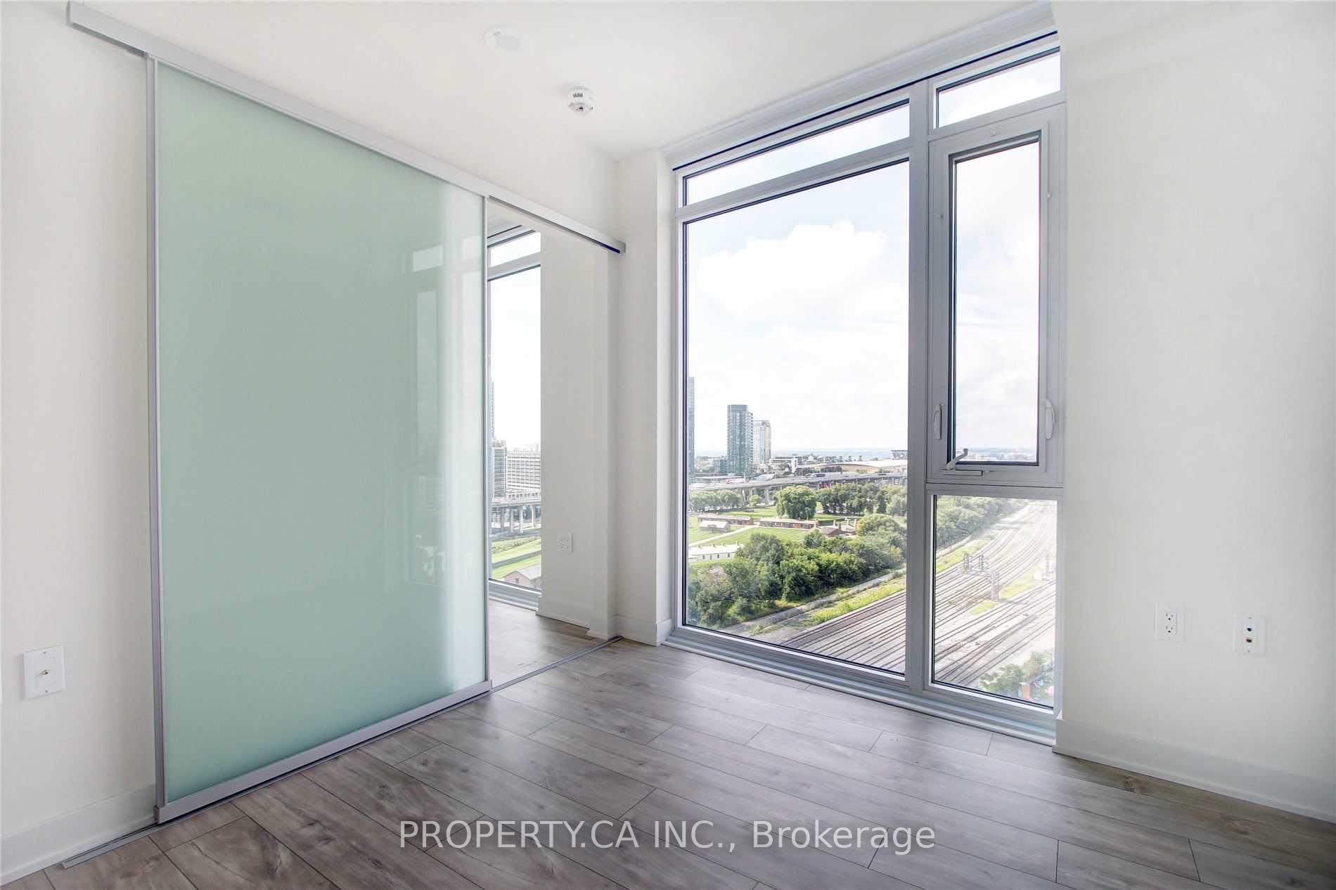 27 Bathurst Street 1404W