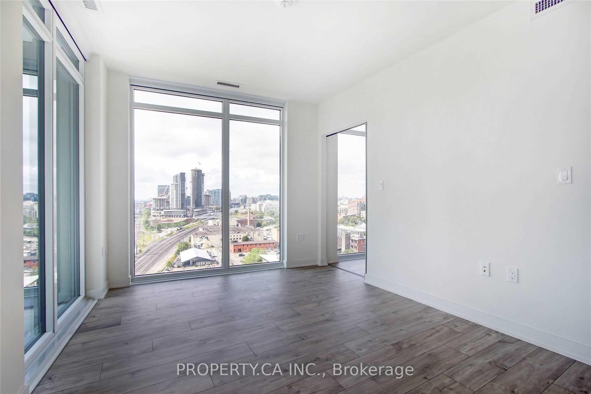27 Bathurst Street 1404W