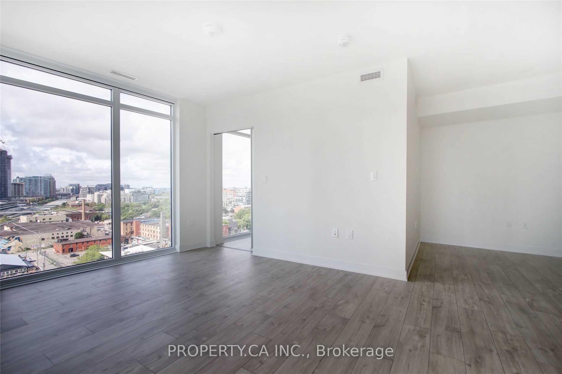 27 Bathurst Street 1404W