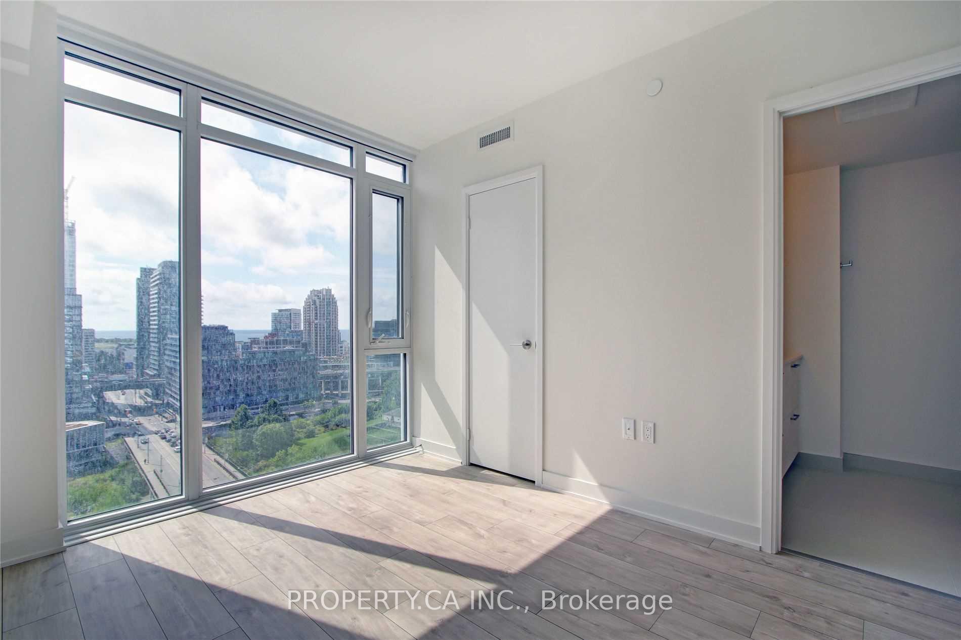 27 Bathurst Street 1404W