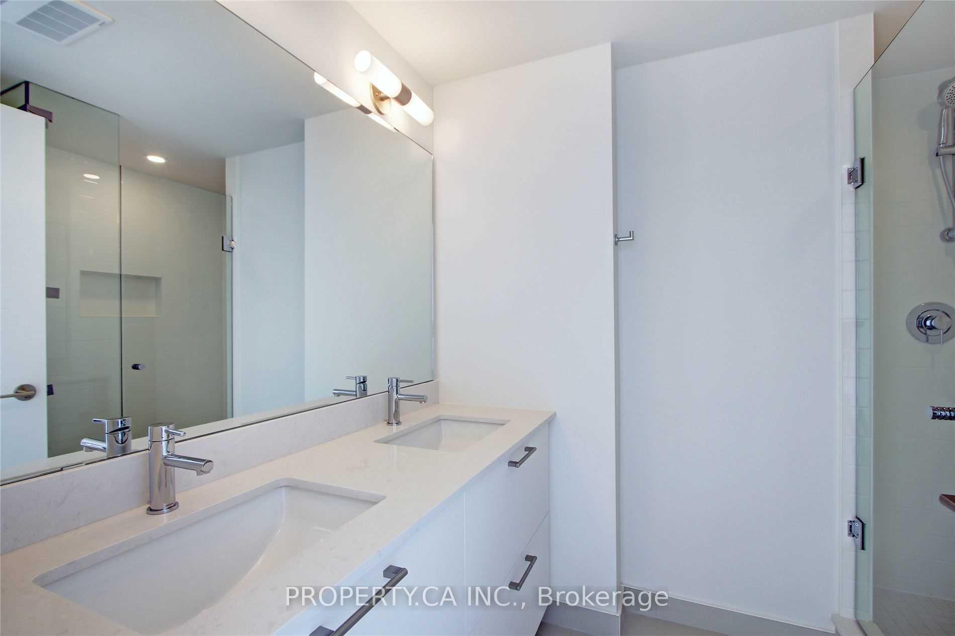 27 Bathurst Street 1404W