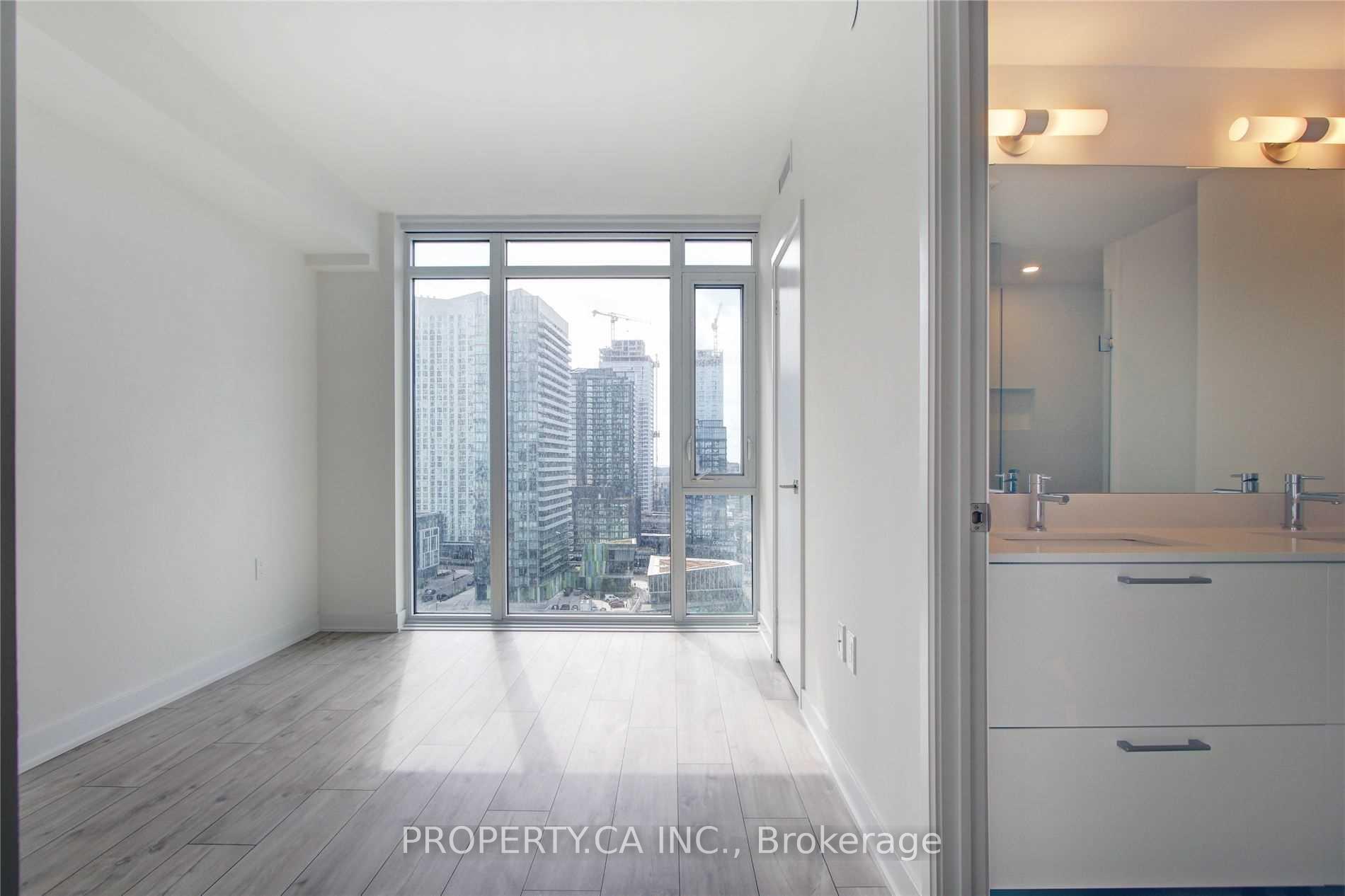 27 Bathurst Street 1404W