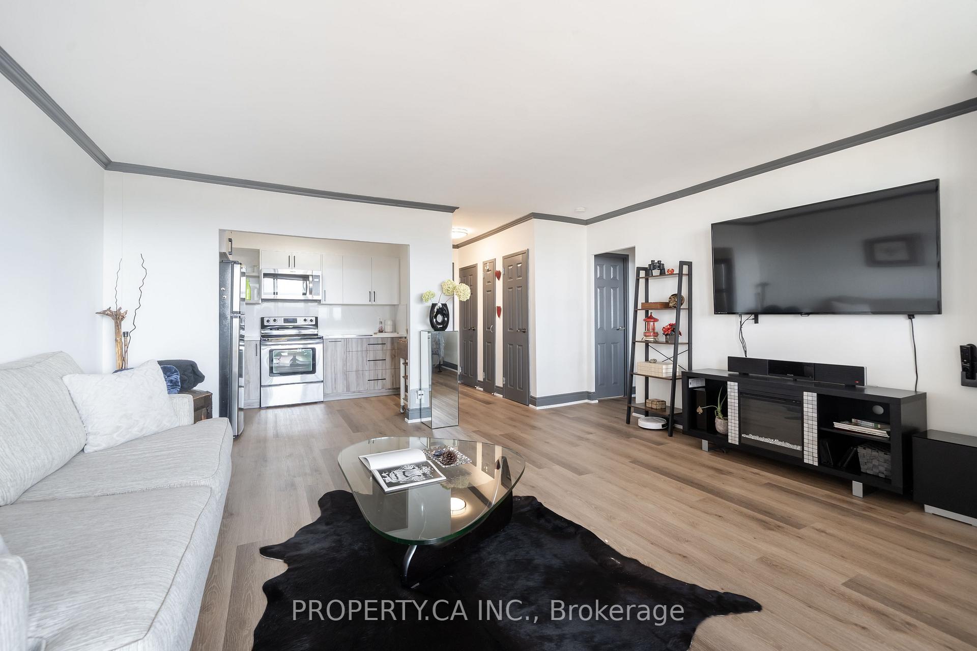 5949 Yonge Street 806