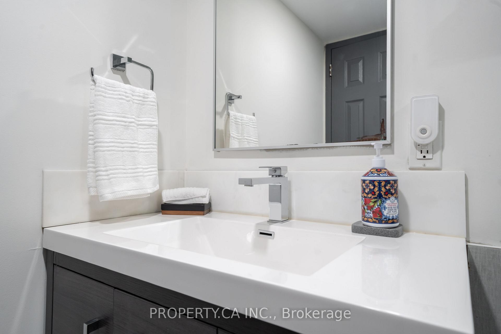 5949 Yonge Street 806