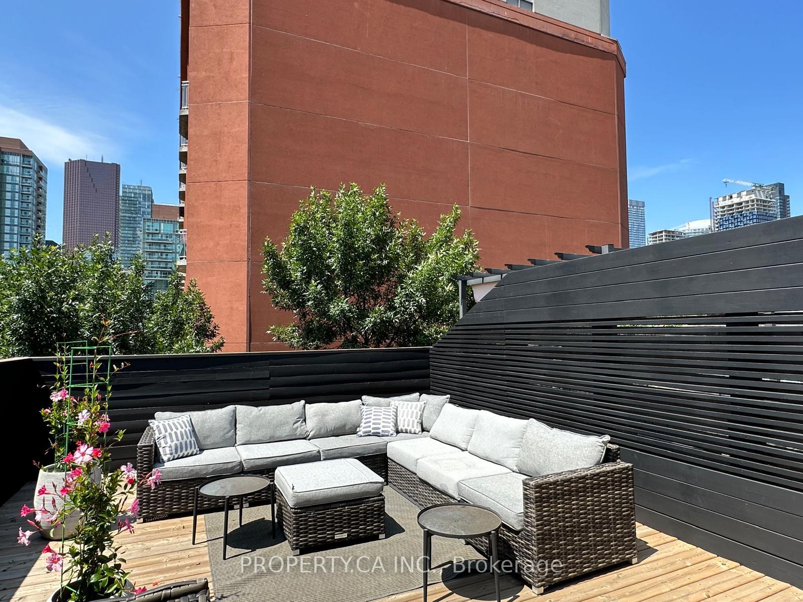 287 Richmond Street E Ph301