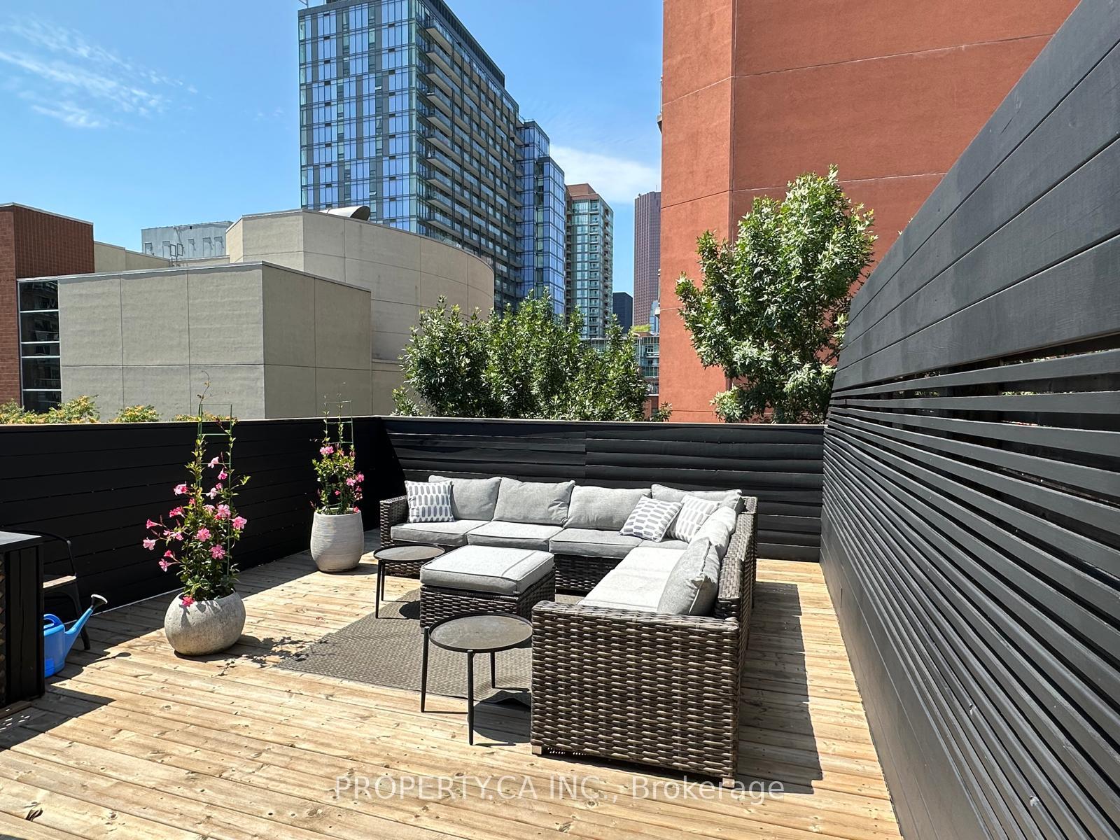 287 Richmond Street E Ph301