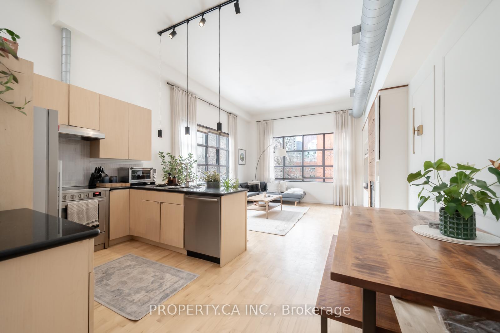 287 Richmond Street E Ph301