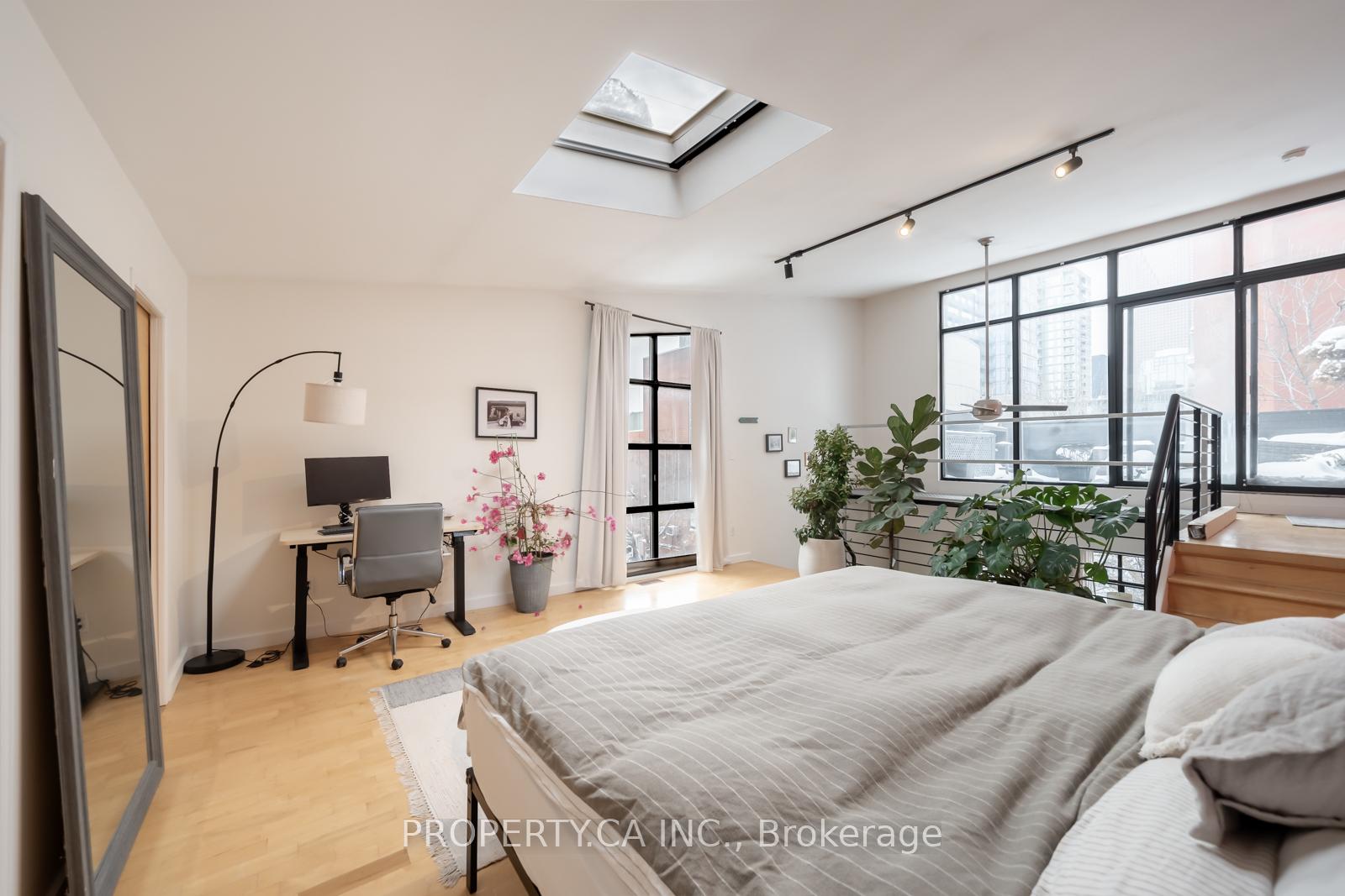 287 Richmond Street E Ph301