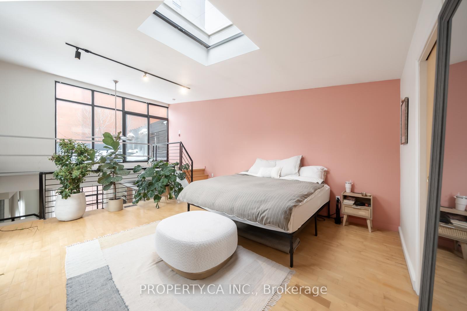 287 Richmond Street E Ph301