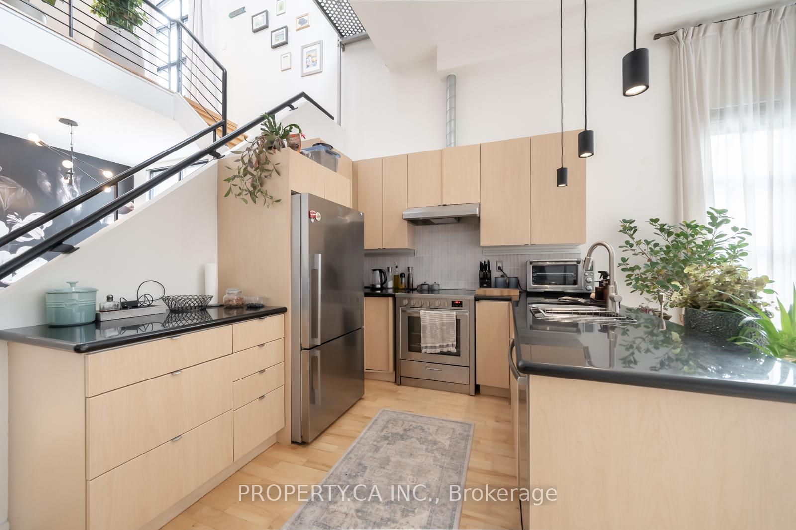 287 Richmond Street E Ph301