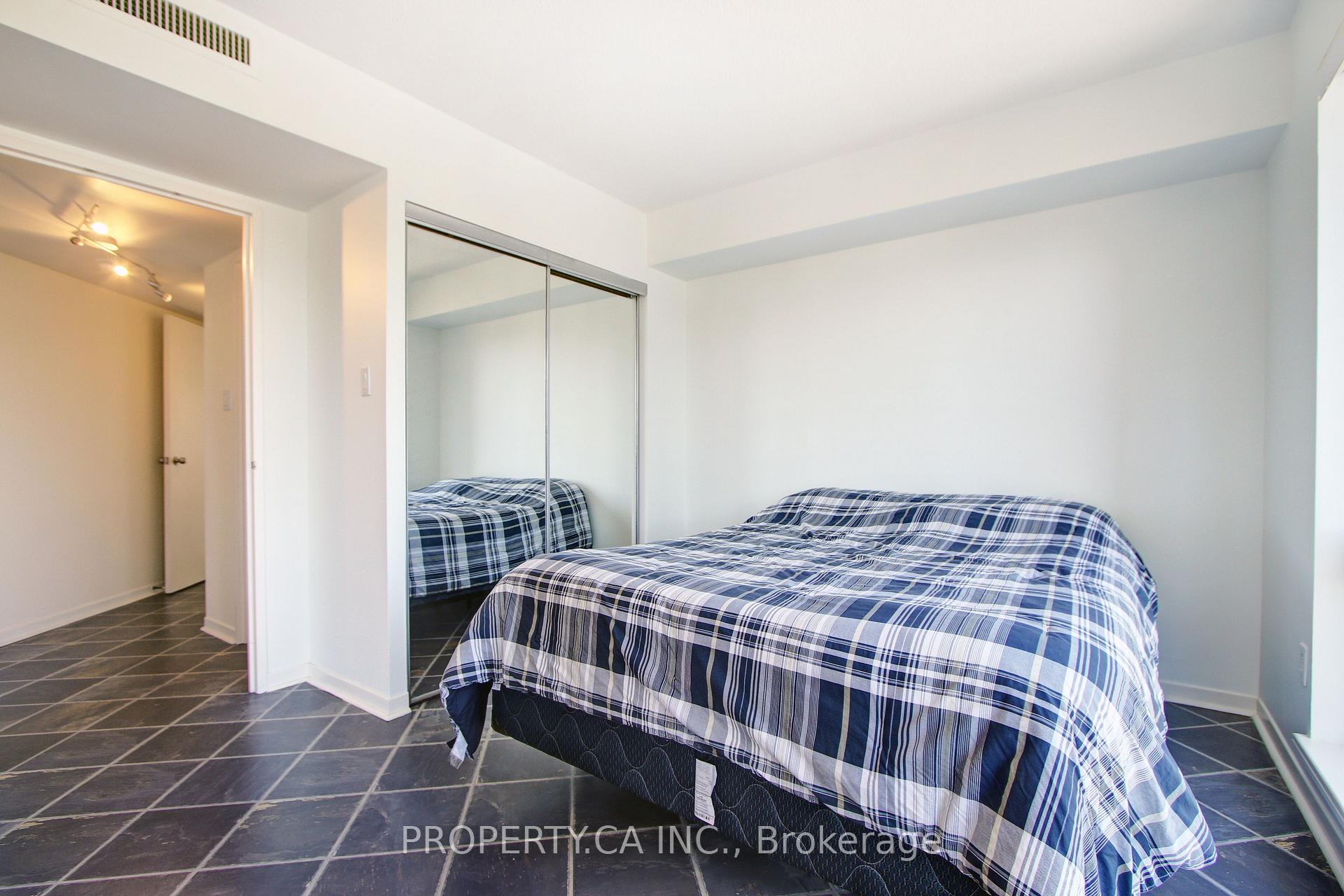 1001 Bay Street 2204