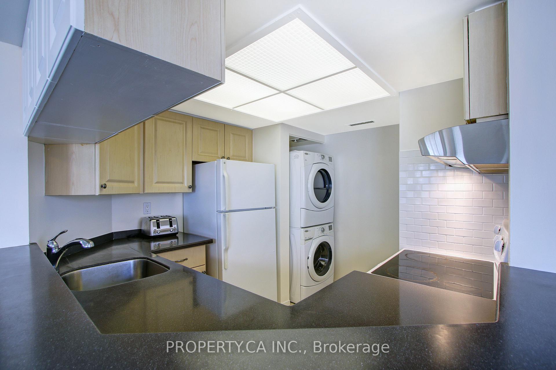 1001 Bay Street 2204