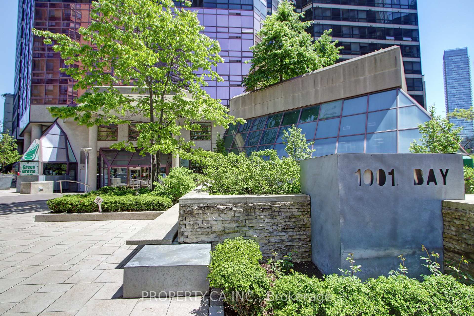 1001 Bay Street 2204