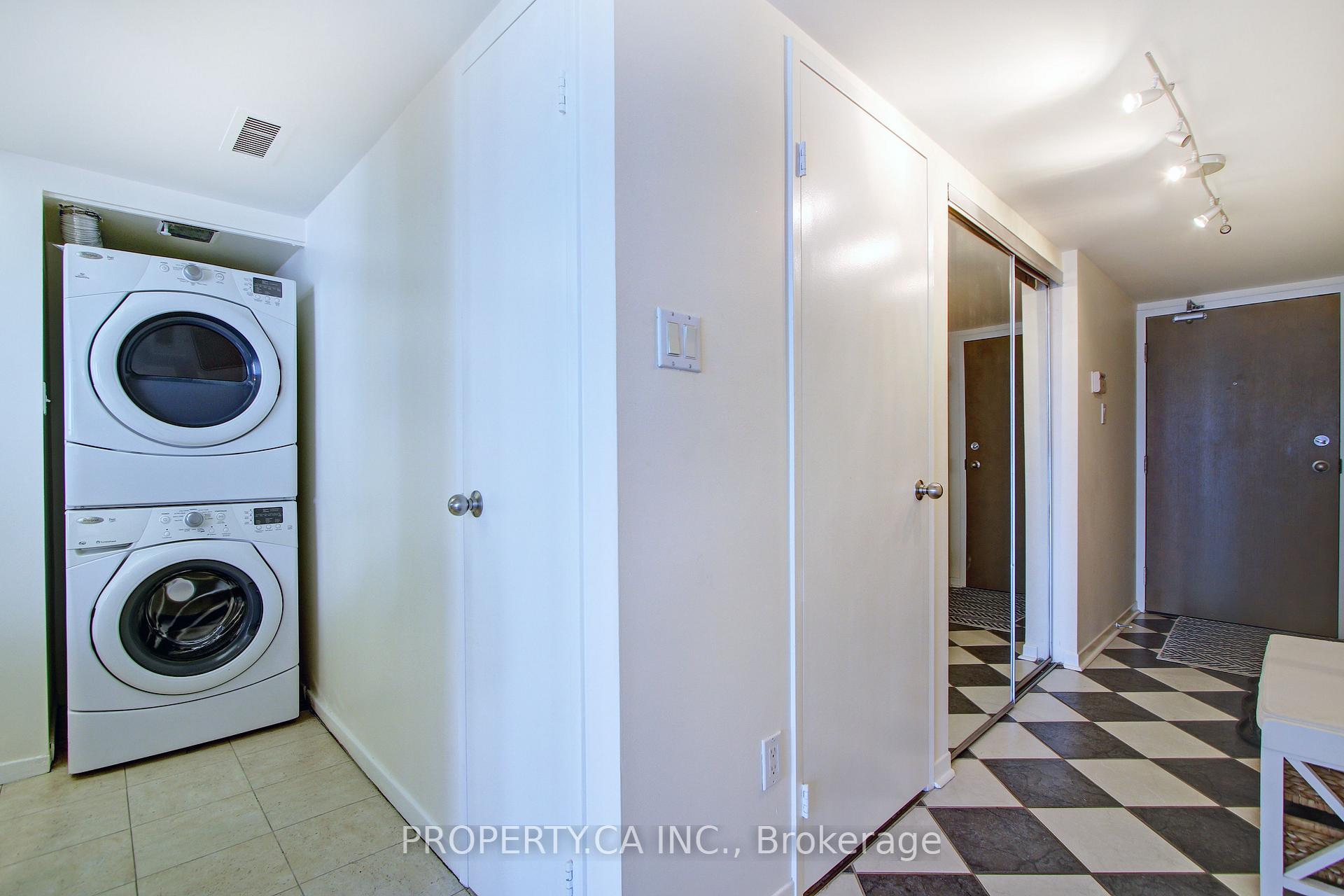 1001 Bay Street 2204