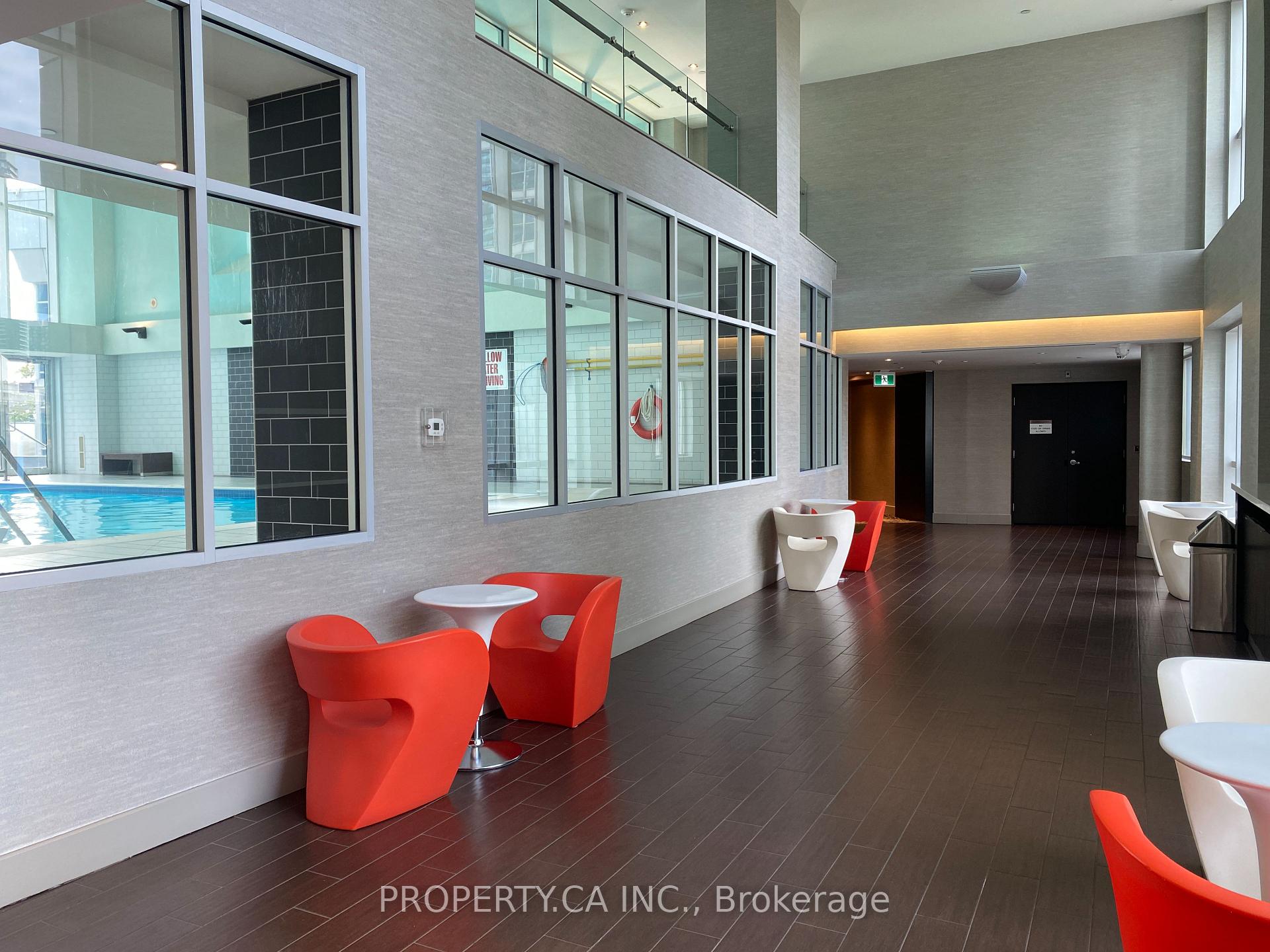 208 Queens Quay W 214