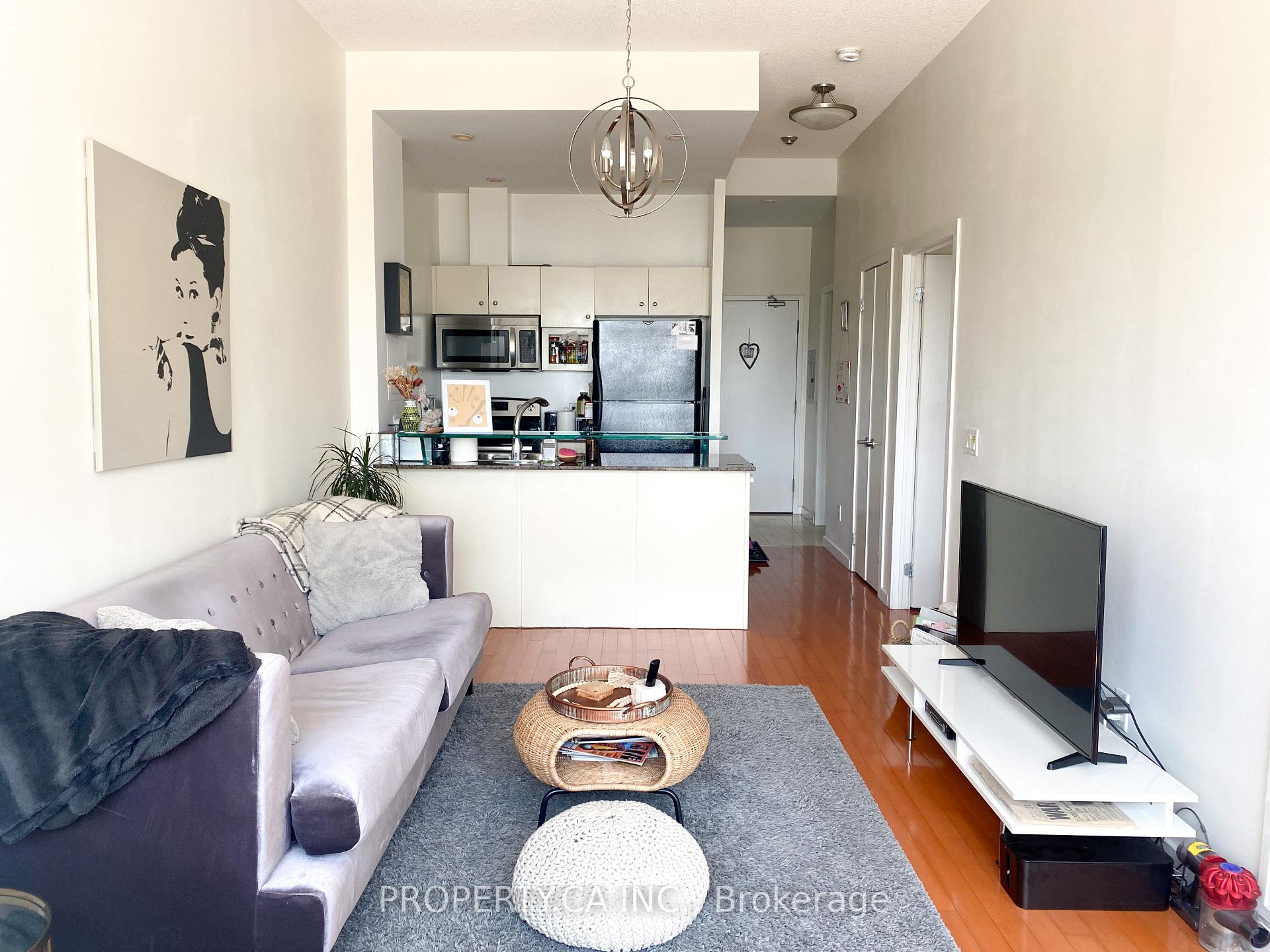 208 Queens Quay W 214