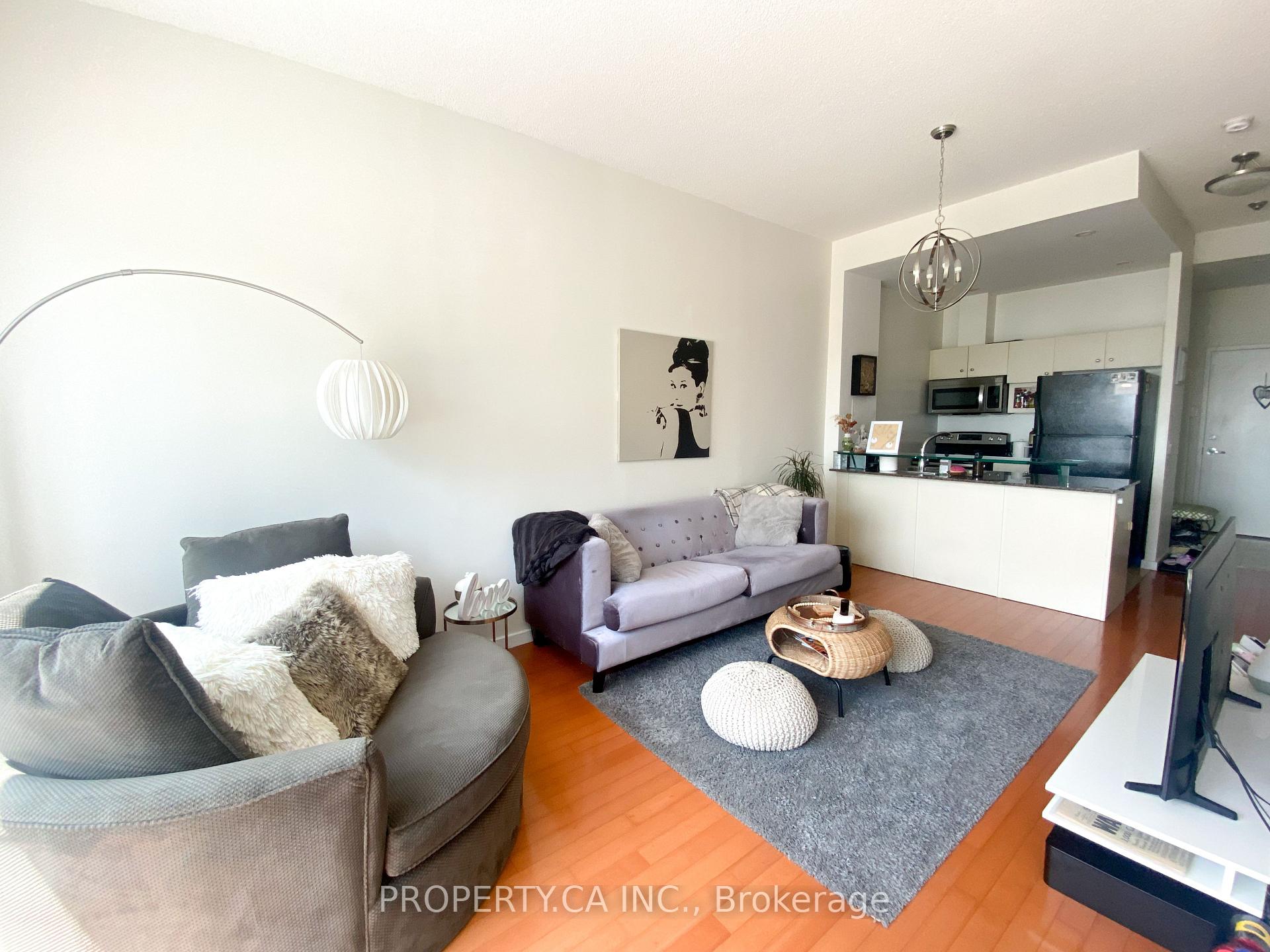 208 Queens Quay W 214