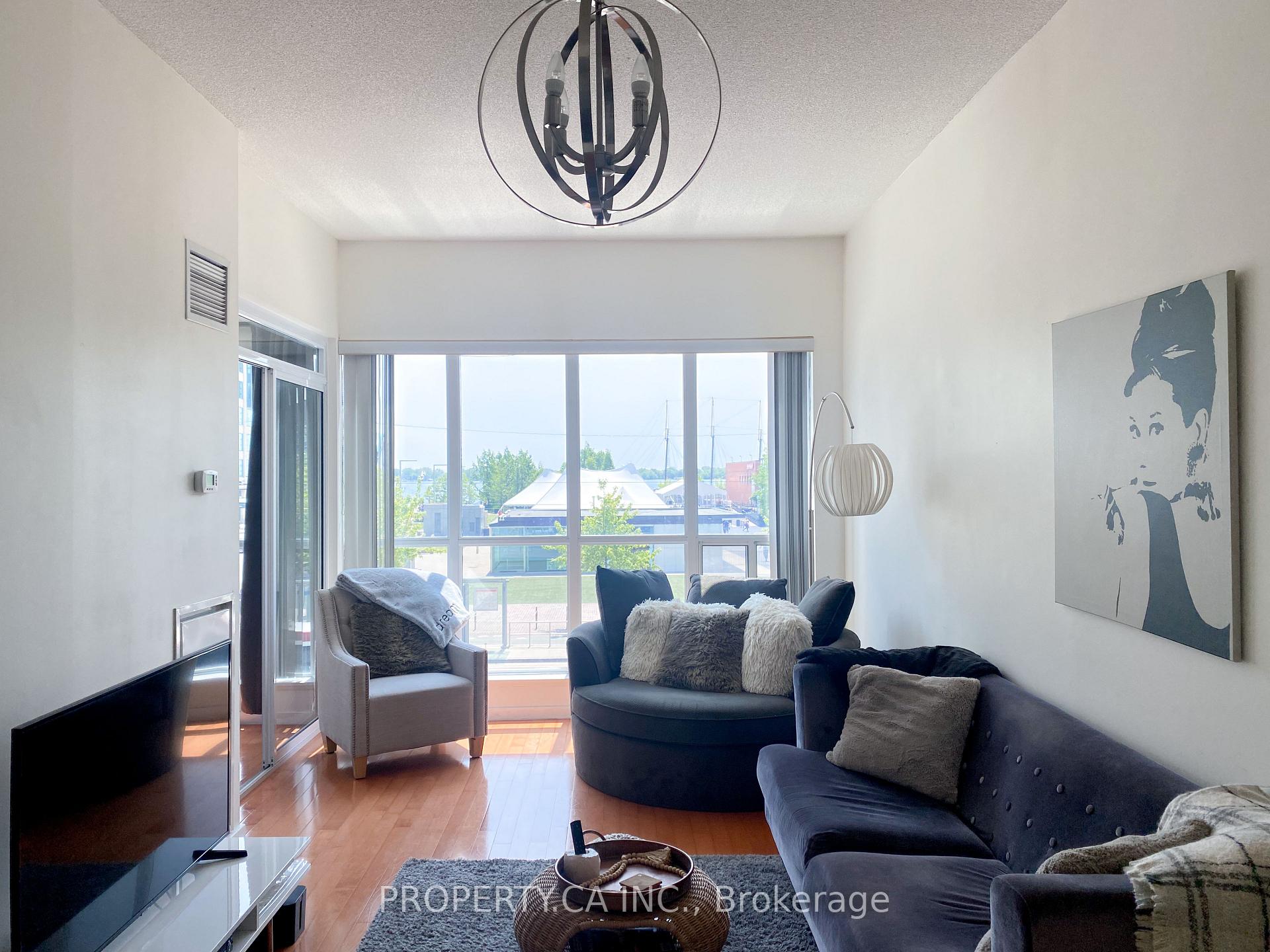 208 Queens Quay W 214