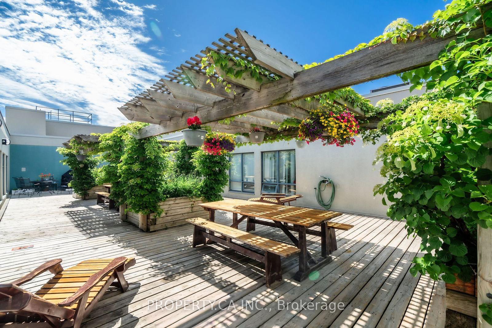 993 Queen Street W 409