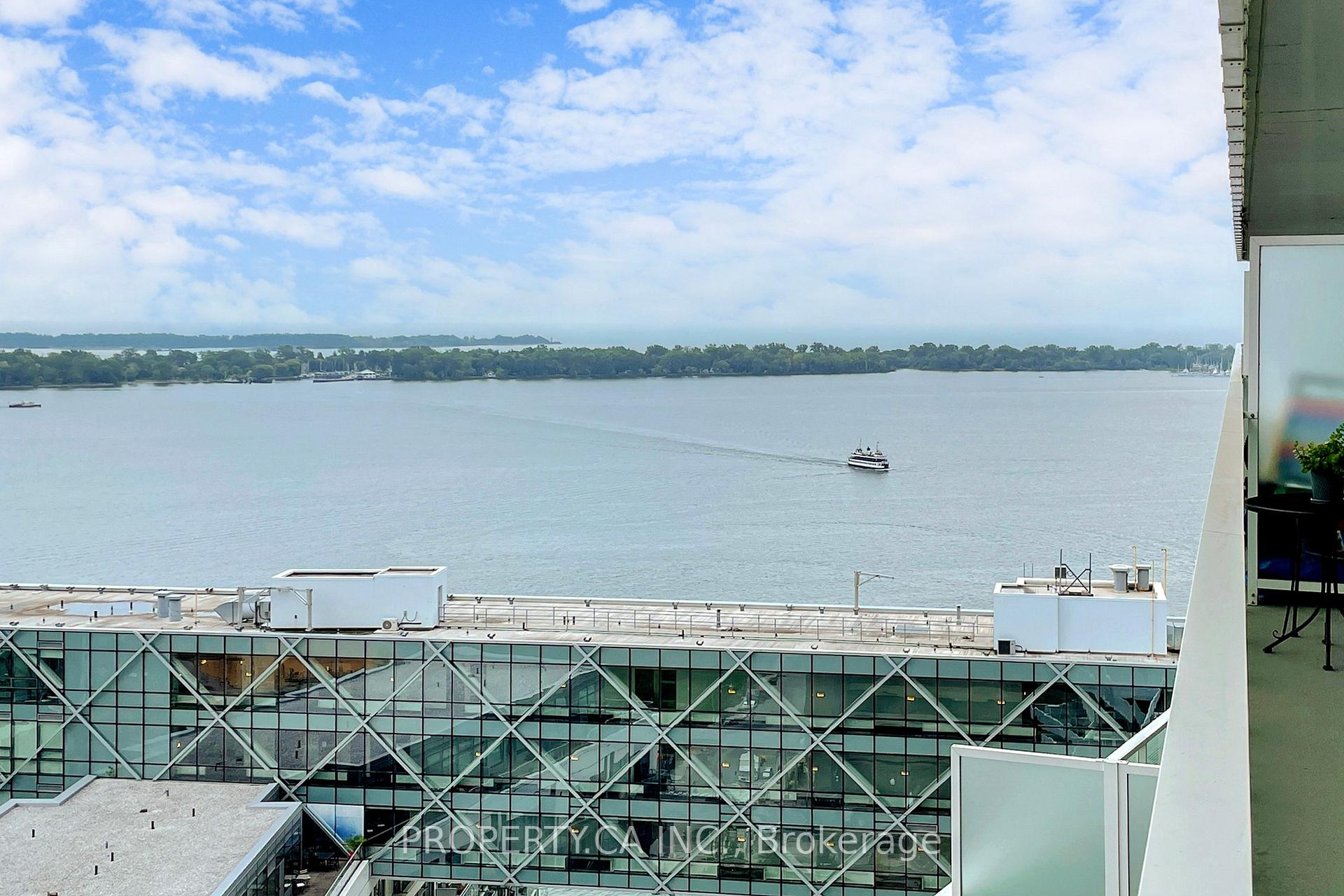 15 Queens Quay E 2209