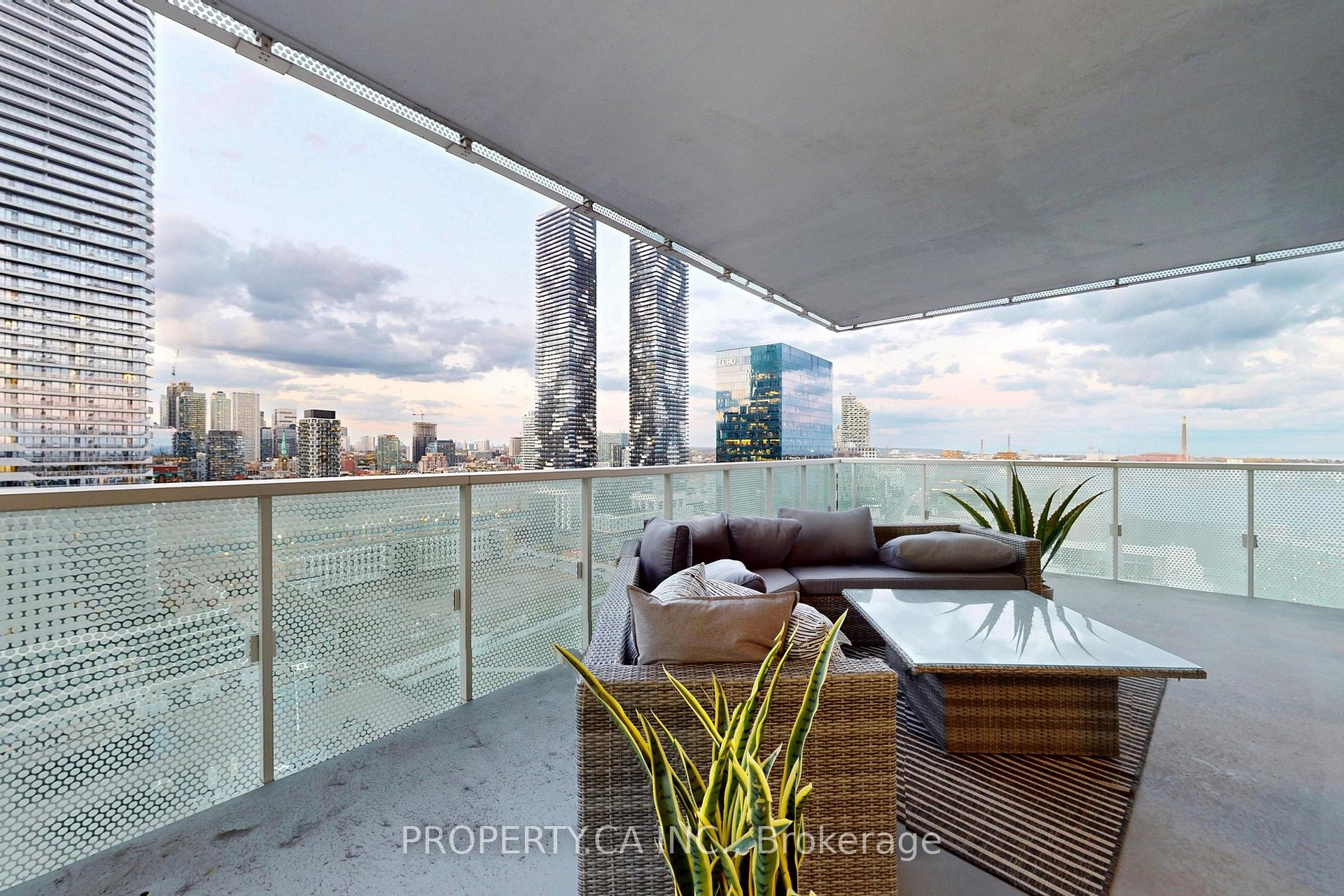 15 Queens Quay E 2209