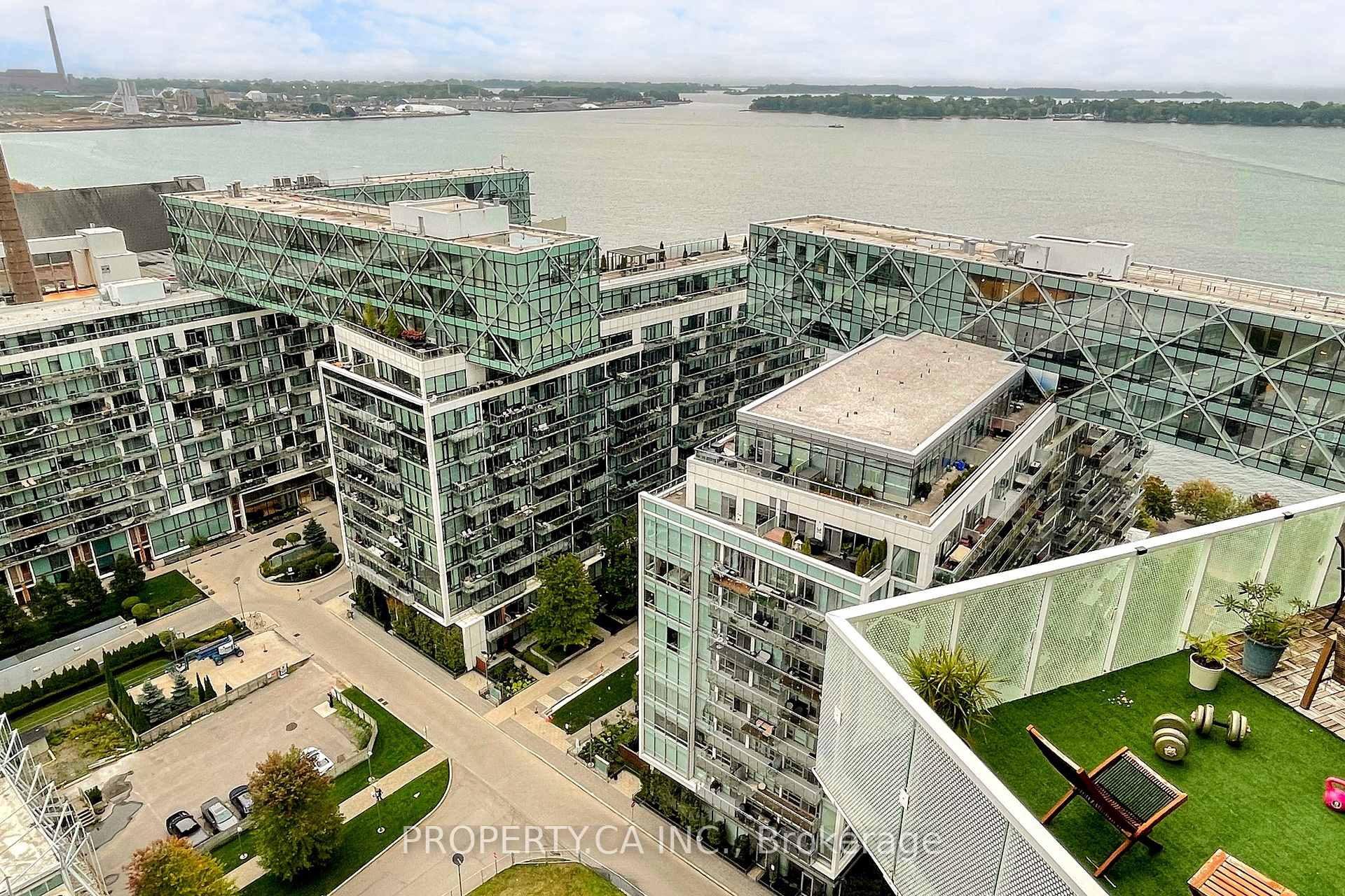 15 Queens Quay E 2209