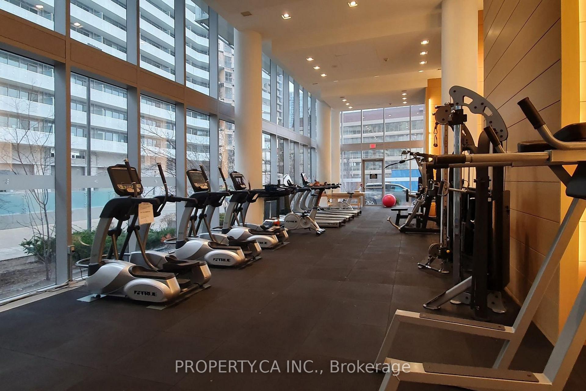 15 Queens Quay E 2209