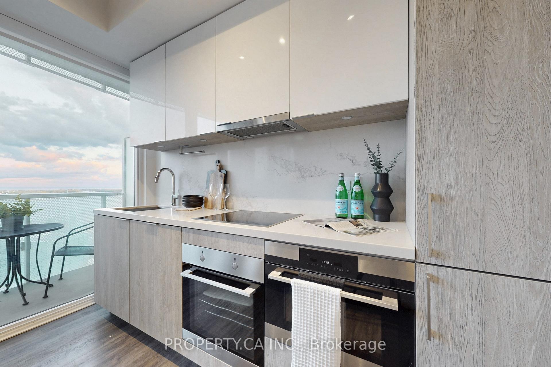 15 Queens Quay E 2209