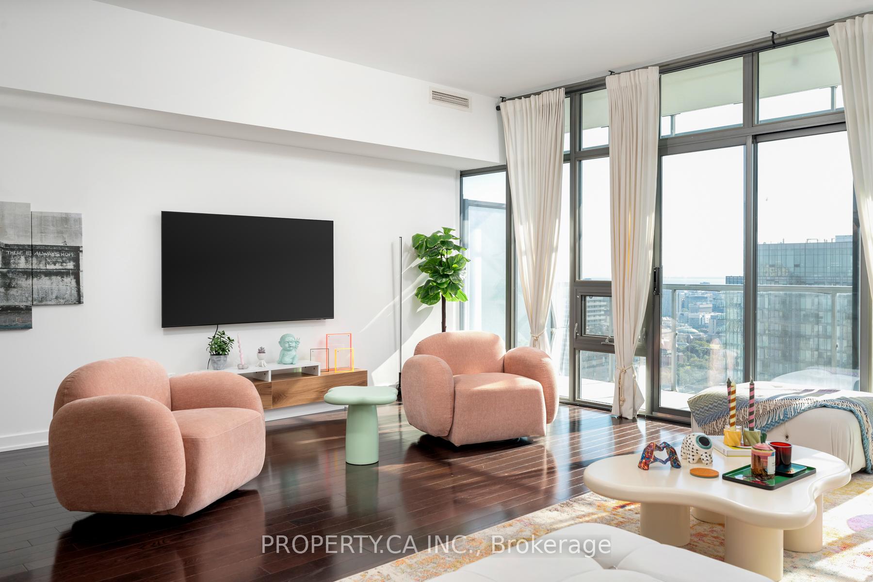 33 Charles Street E 3606