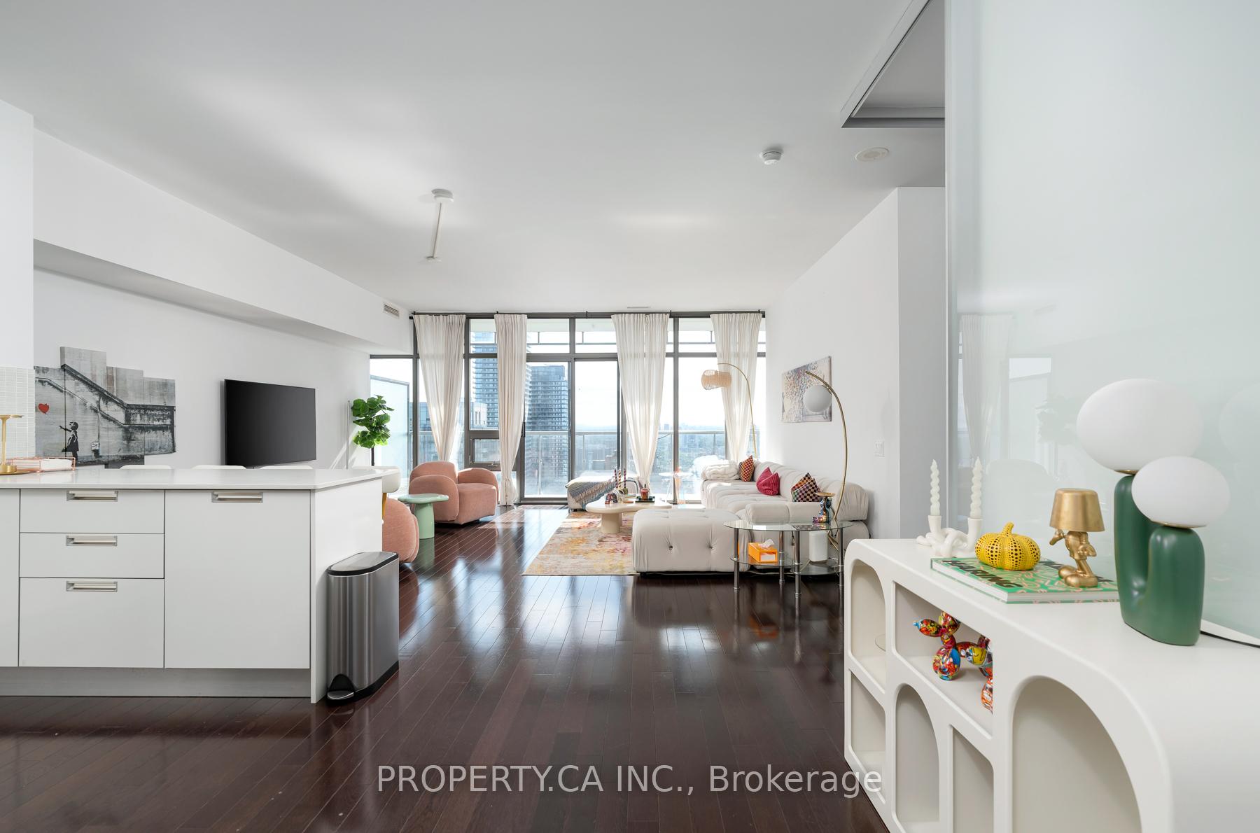 33 Charles Street E 3606