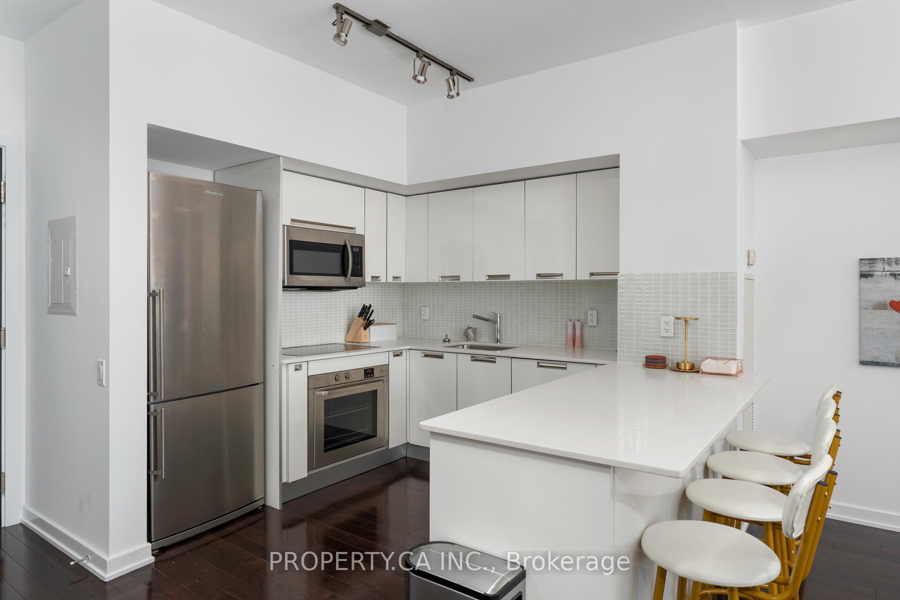 33 Charles Street E 3606