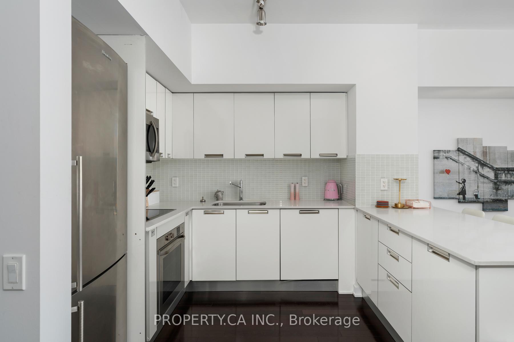 33 Charles Street E 3606