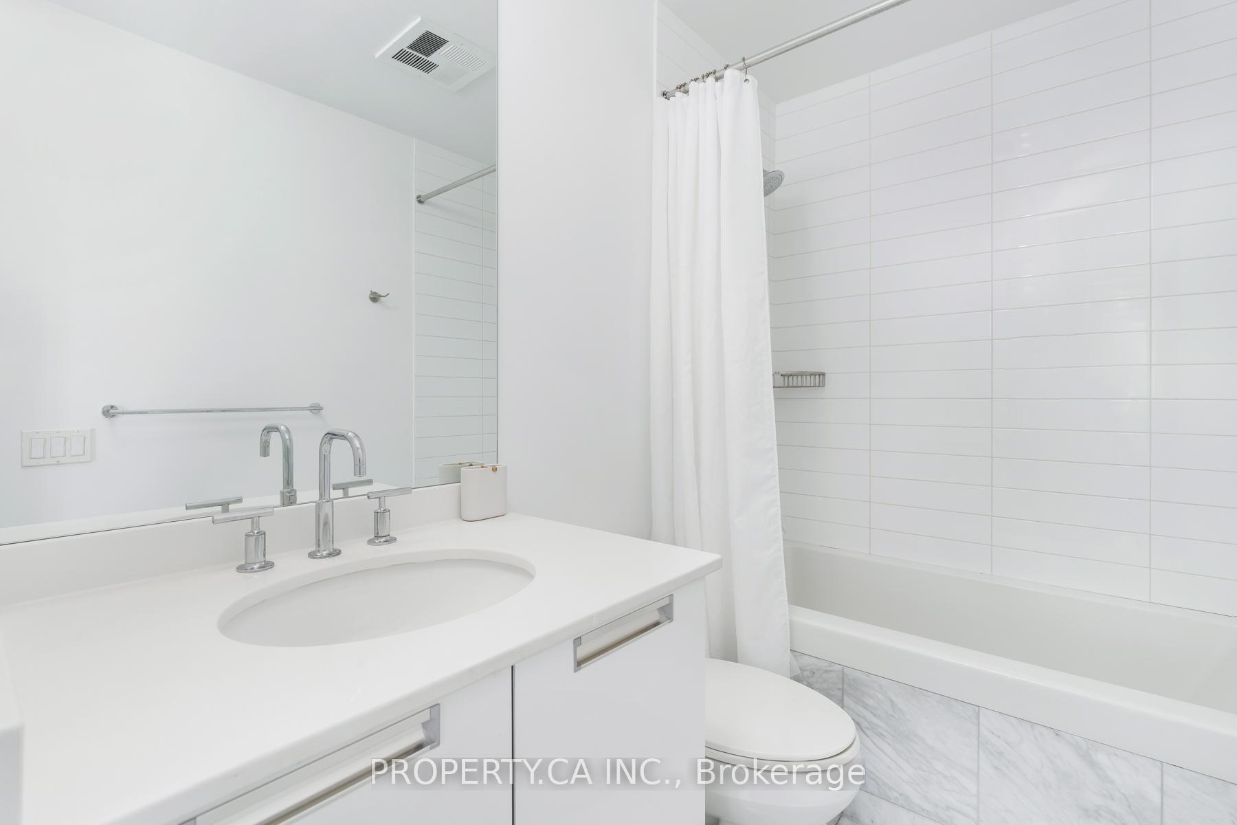 33 Charles Street E 3606