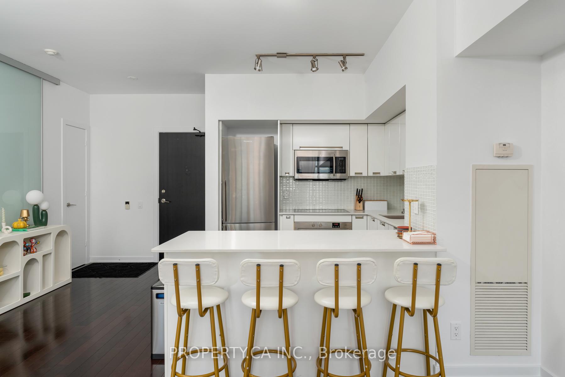 33 Charles Street E 3606